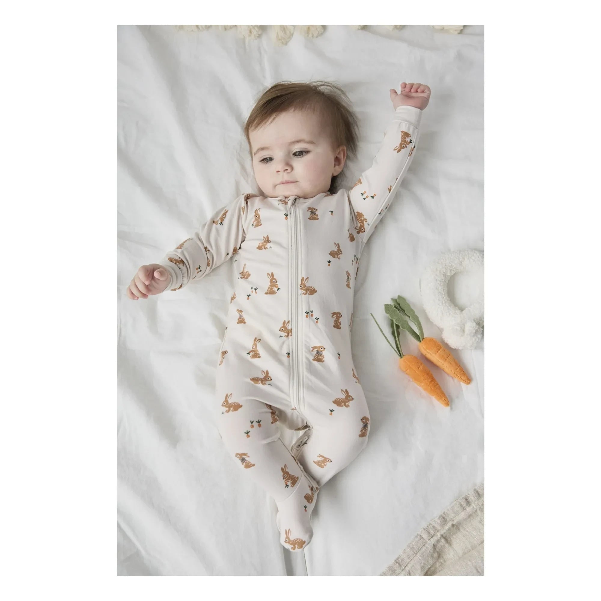 Petit Lem - Pijama de algodón orgánico y modal, estampado de conejos | Beige