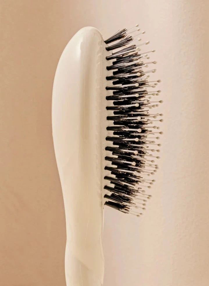 La Bonne Brosse - La Petite Brosse: Cepillo Suave Nº 03 - Para el Cuero Cabelludo Sensible | Crema