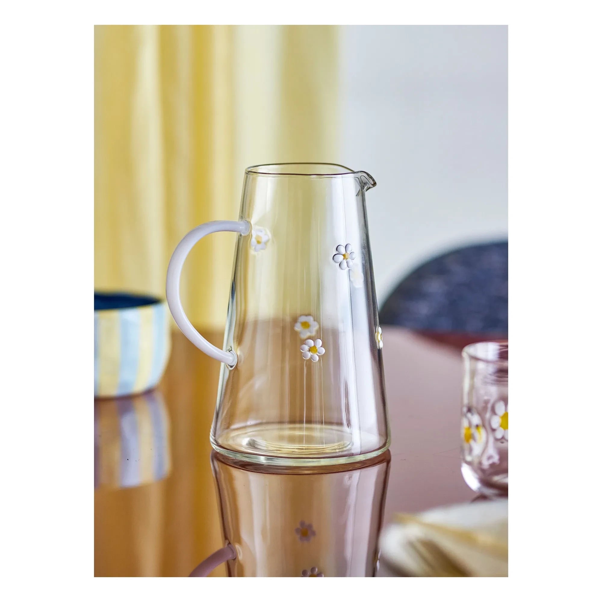 Bloomingville - Jarra Buzz de cristal con flores