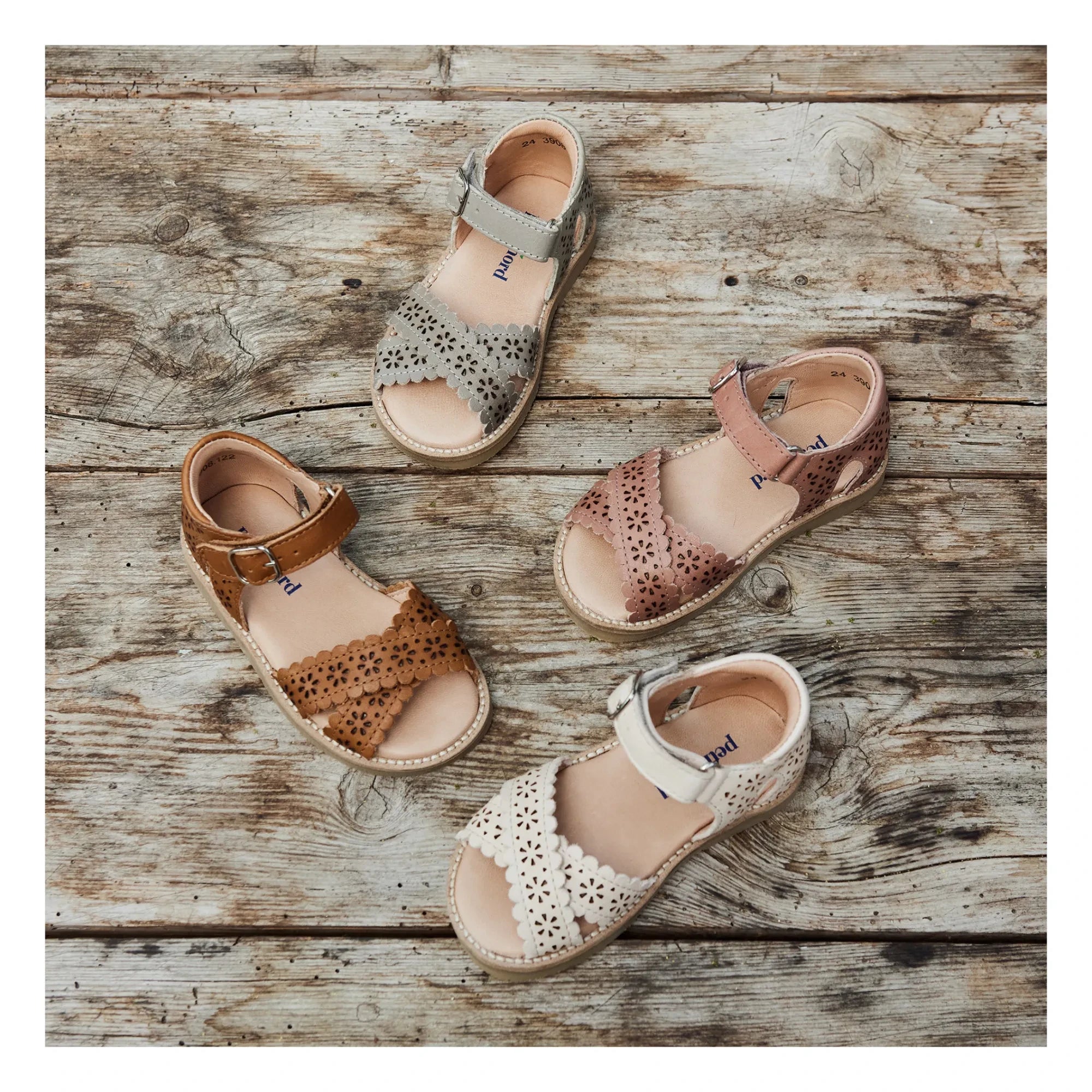Petit Nord - Sandalias Cruzadas Florales con Tiras | Crema