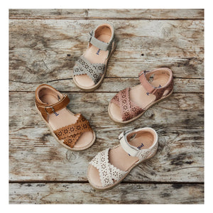 Petit Nord - Sandalias Cruzadas Florales con Tiras | Crema