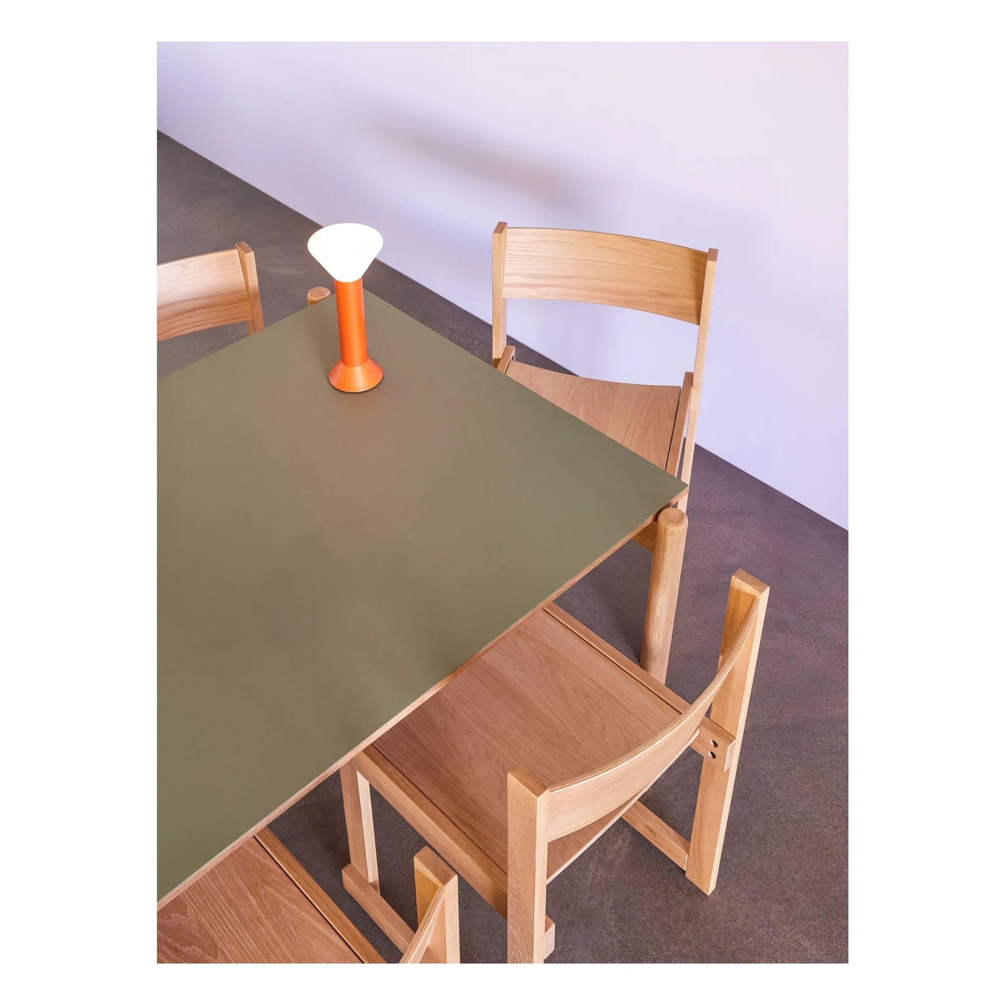 Hübsch - Mesa de comedor de roble cruzado | Oliva