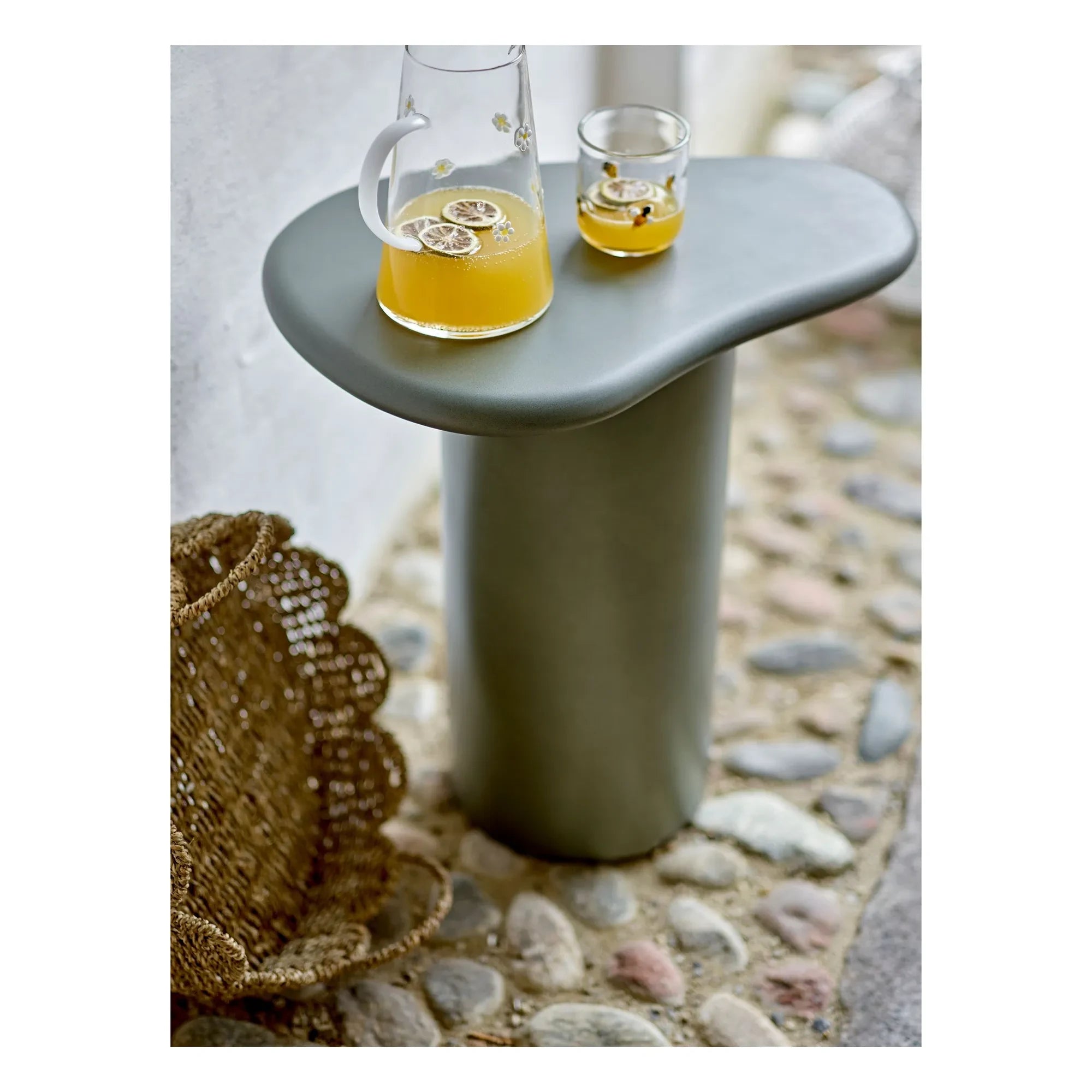 Bloomingville - Jarra Buzz de cristal con flores