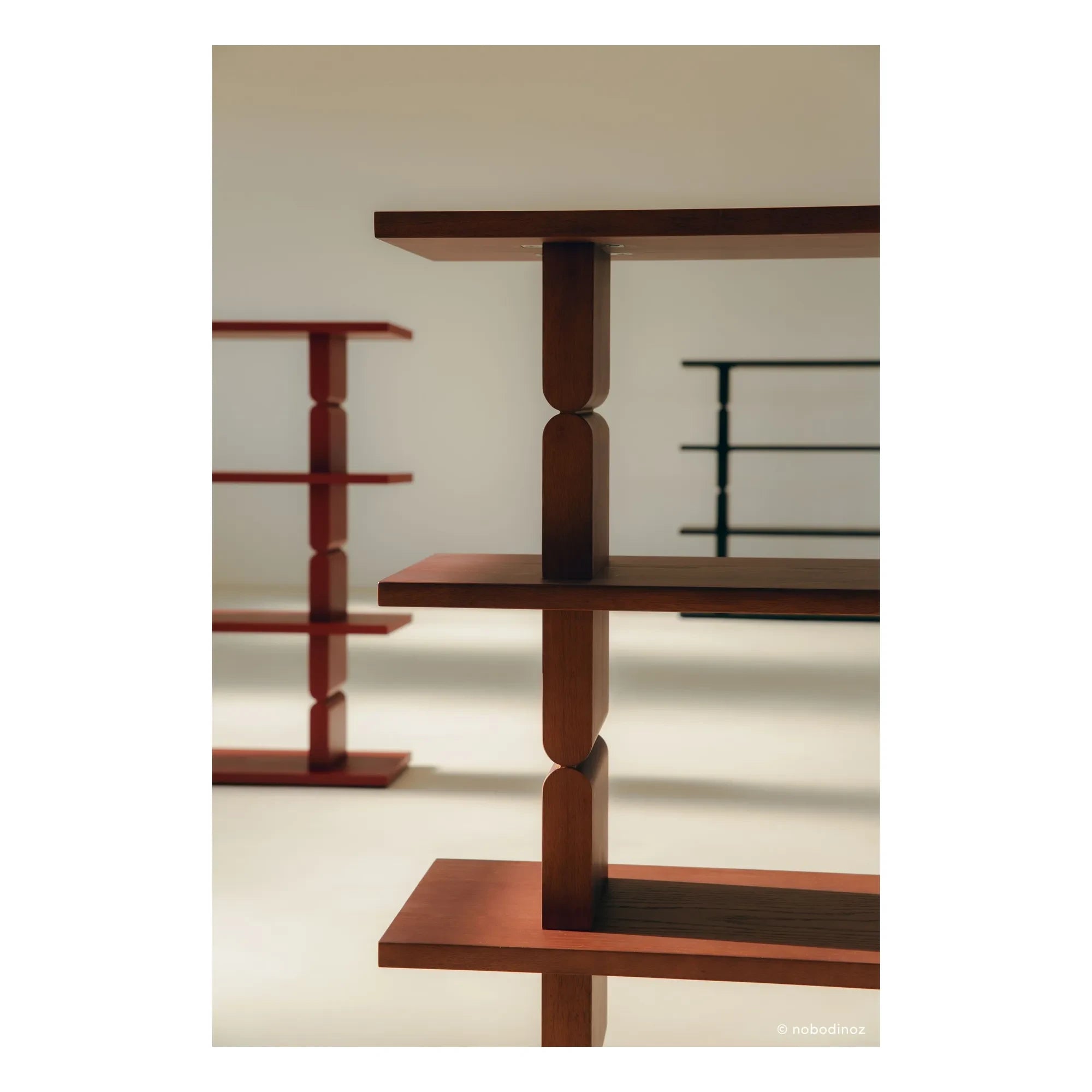 Nobodinoz - Estantería de madera pintada Noon | Rouge Brun