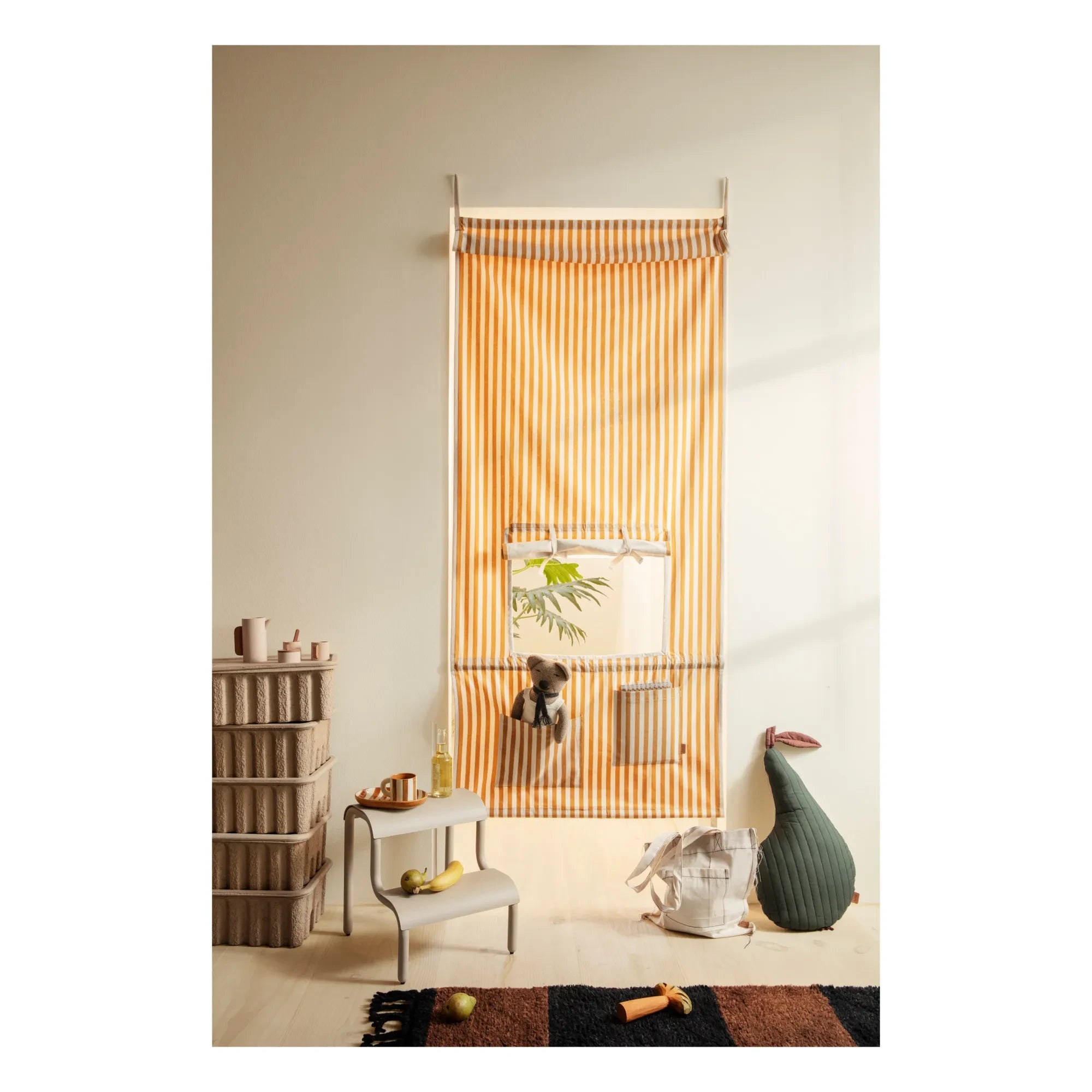 Ferm Living - Taza y Plato de Porcelana Milu | Rojo