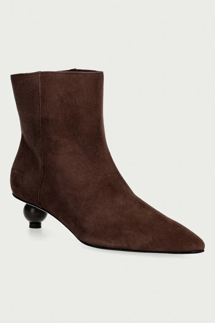 Botines de mujer Weekend Max Mara de ante con tacón bajo