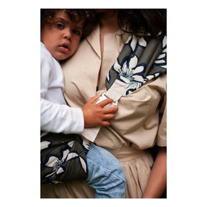 Mama Hangs - Mochila portabebés Carry & Walk | Caqui
