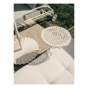 Business & Pleasure Co. - Base para sombrilla moldeada | Blanca
