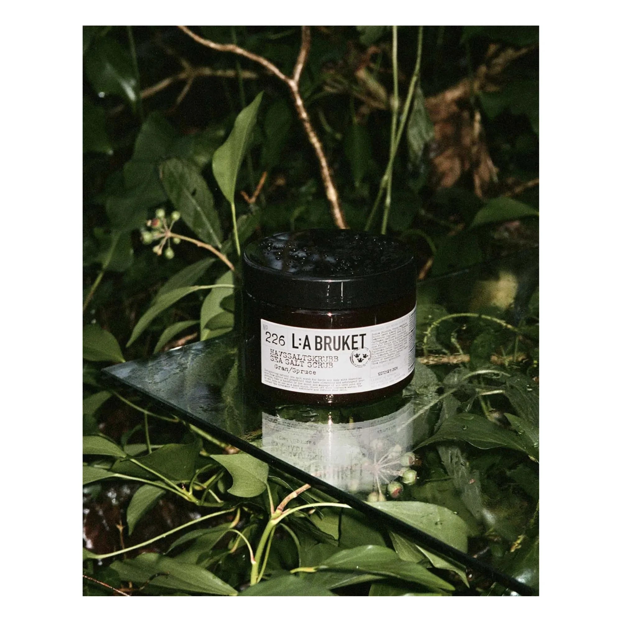 L:A BRUKET - 226 Exfoliante de sal marina de abeto - 420 g