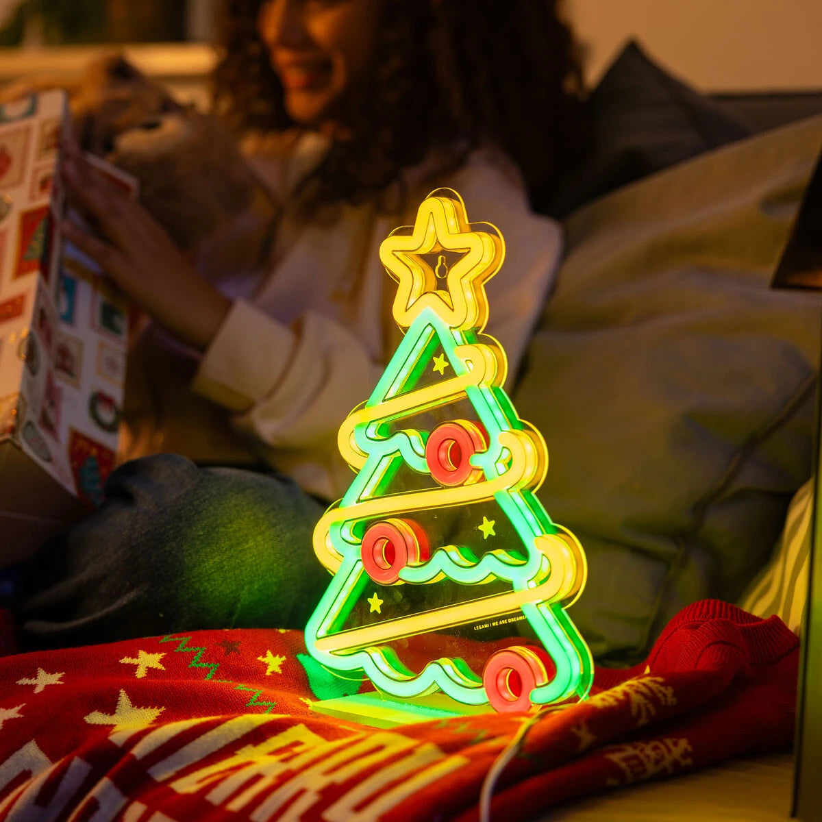 Legami - Lámpara LED de efecto neón - Árbol de Navidad - Es un signo