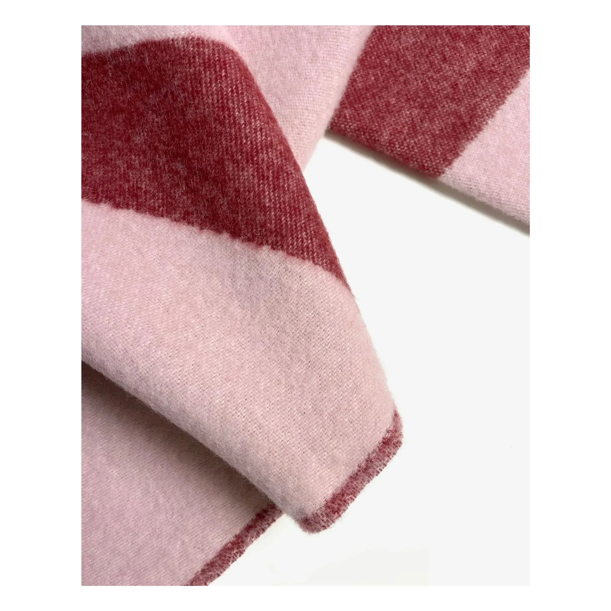 Maison Deux - Manta de lana Swirl | Burdeos