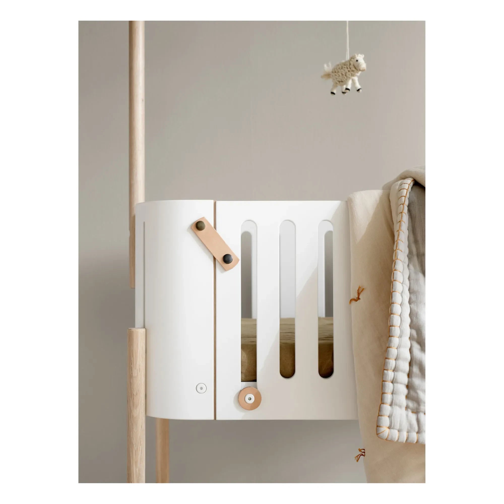 Oliver Furniture - Cododo Uzatılabilir Ahşap Yatak | Beyaz