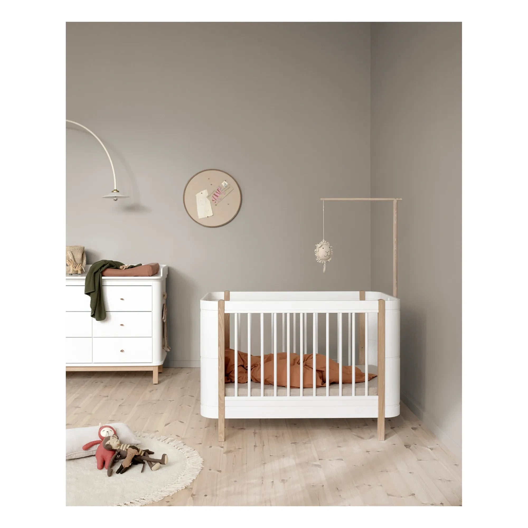 Oliver Furniture - Ahşap Mini+ Yatak için Yatak Askısı | Meşe