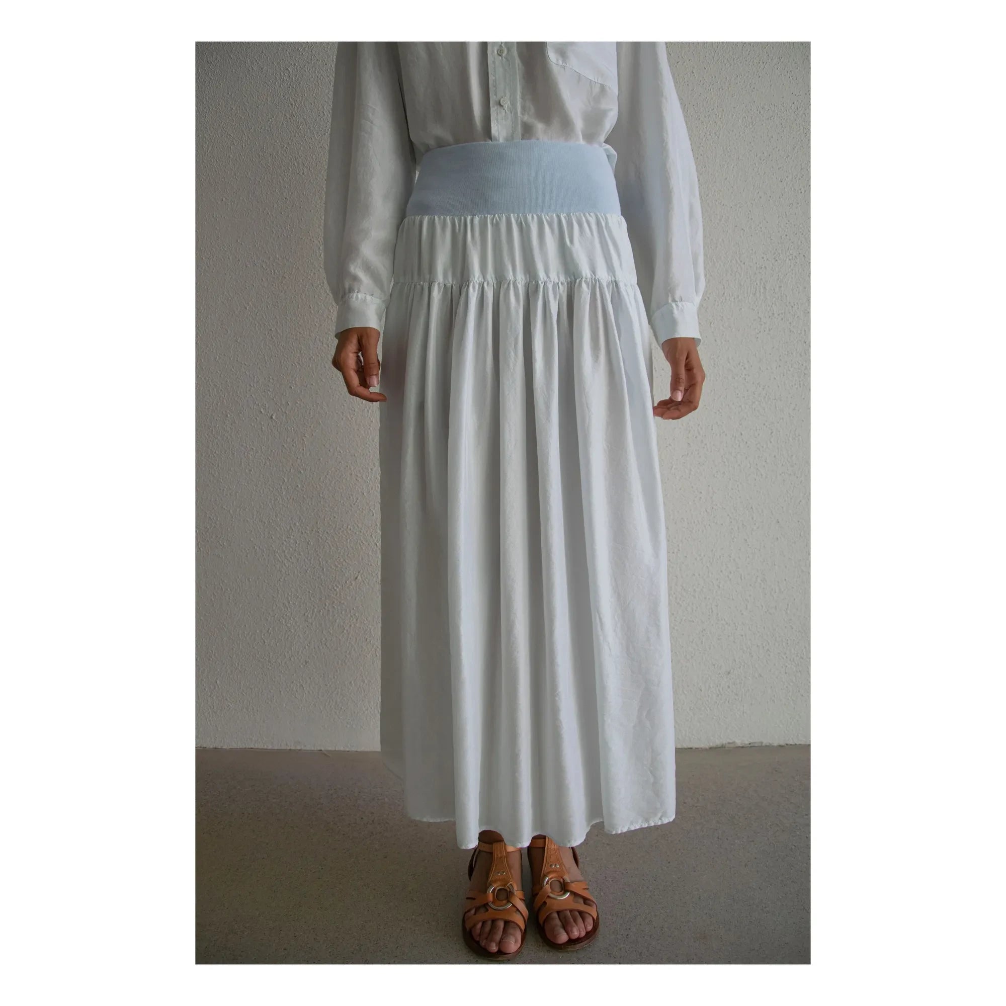 THEAVANT - Falda de seda Charlotte | Azul claro