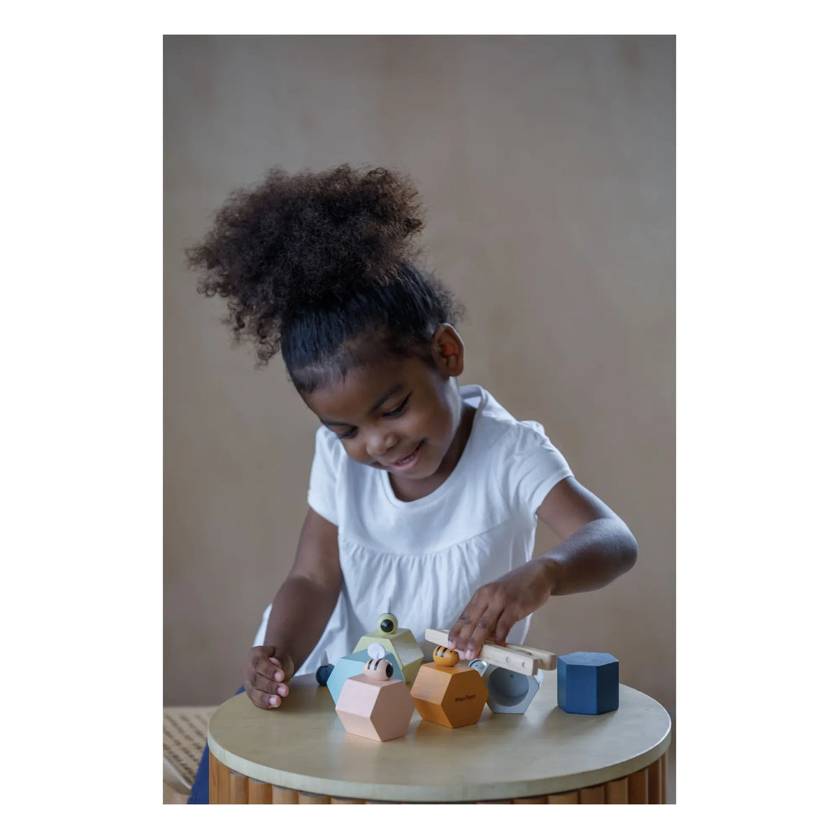 Plan Toys - Perro Teak de arrastre