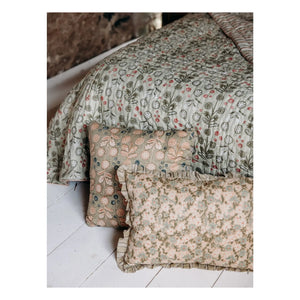 Funda de almohada con volantes Etosha Nebula de Le Monde Sauvage
