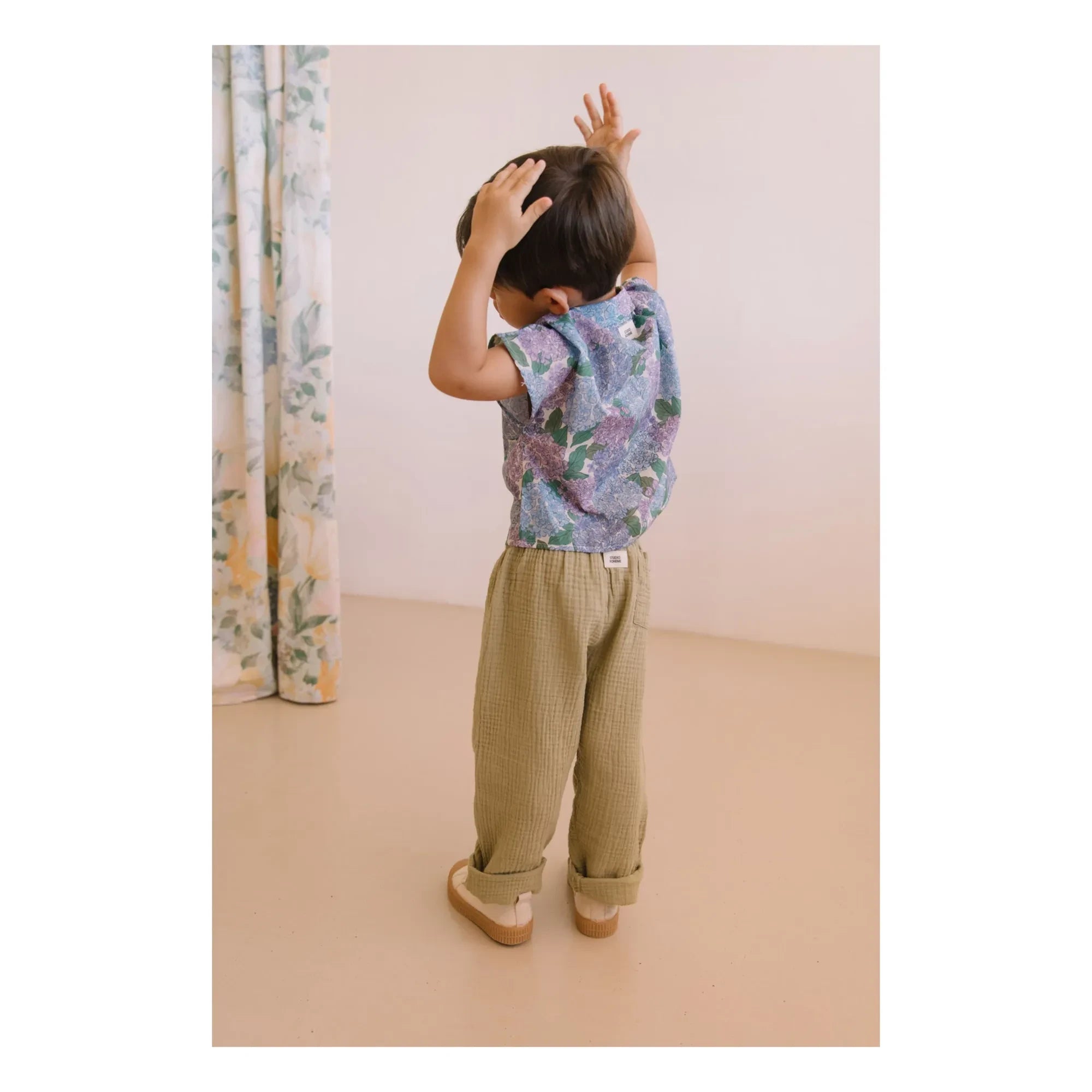 Studio Bohème - Pantalón de gofre de algodón orgánico Cousin Gaze | Caqui claro