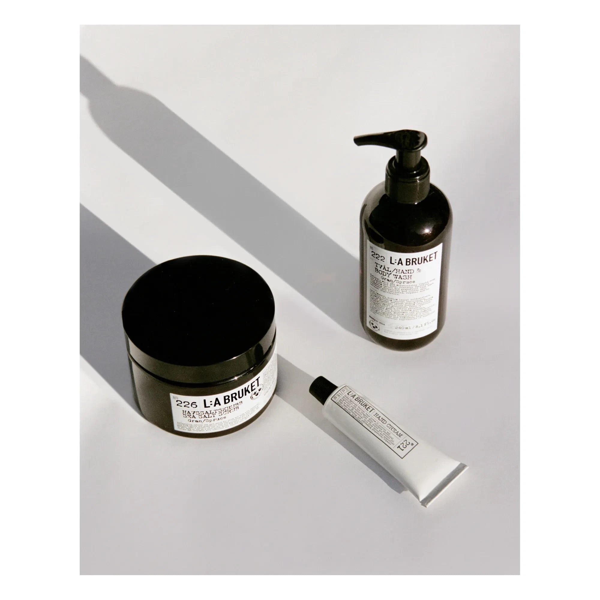 L:A BRUKET - 226 Exfoliante de sal marina de abeto - 420 g