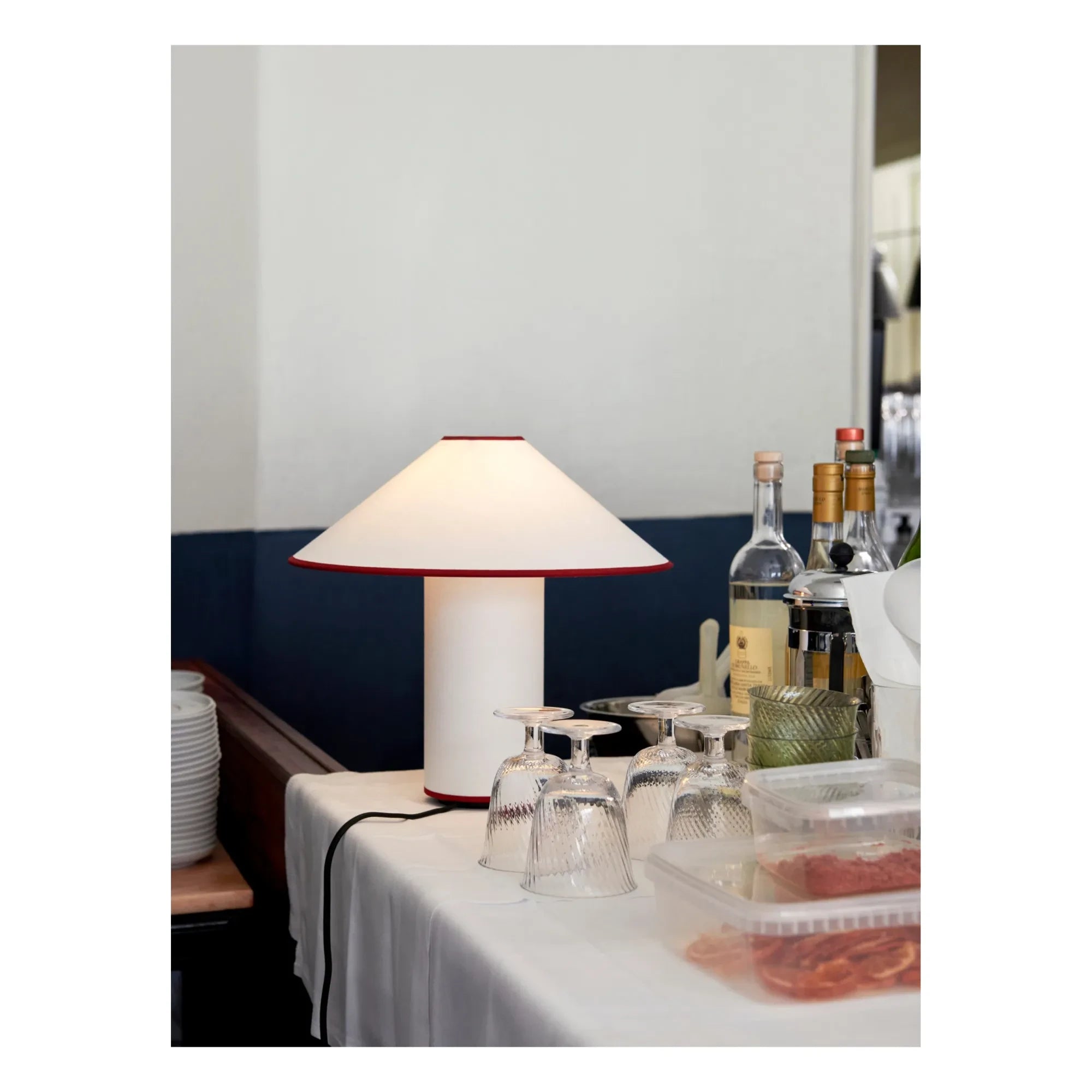 & Tradition - Lámpara de Mesa Colette ATD6 | Burdeos