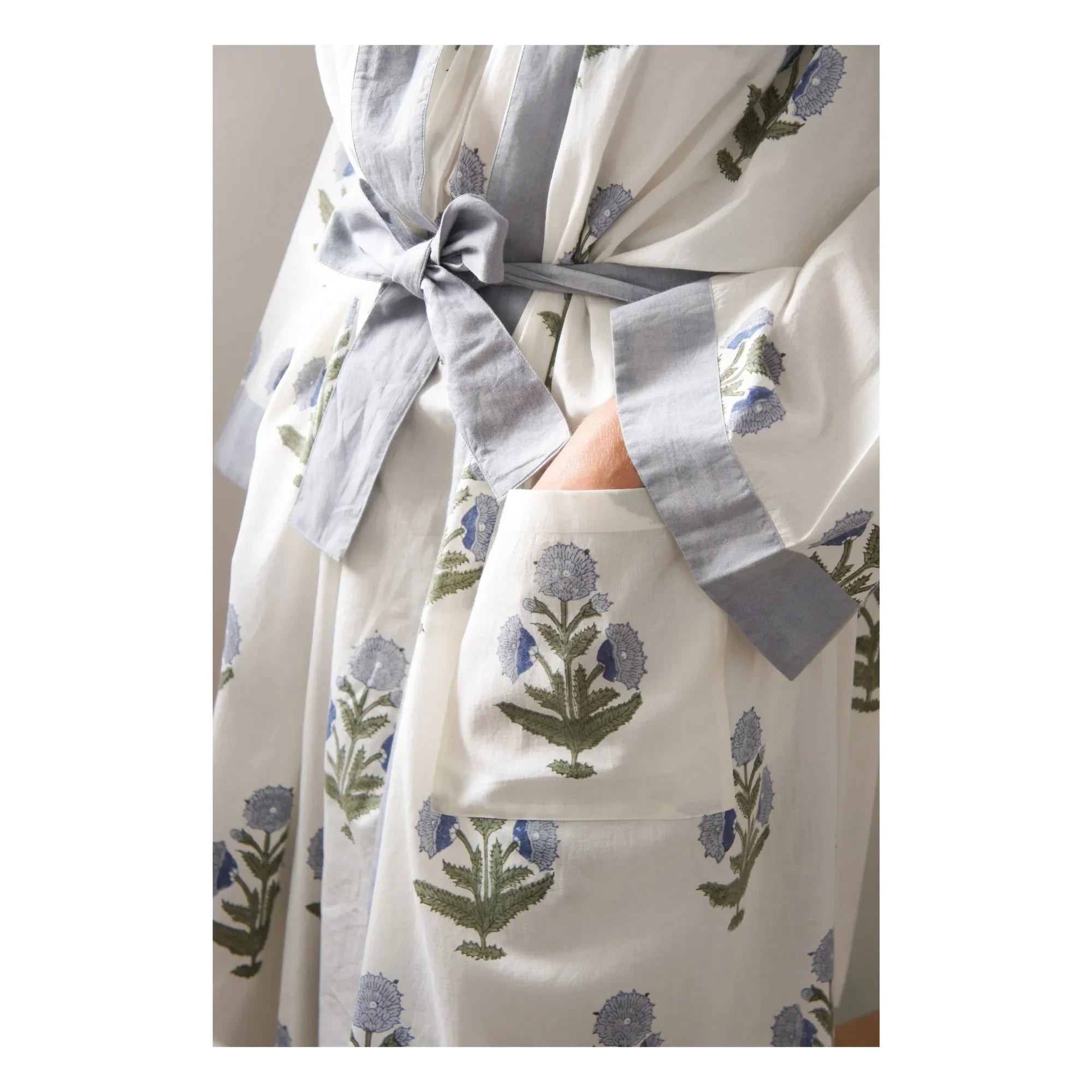 Scarlette Ateliers - Kimono blanco con estampado de amapolas Clark