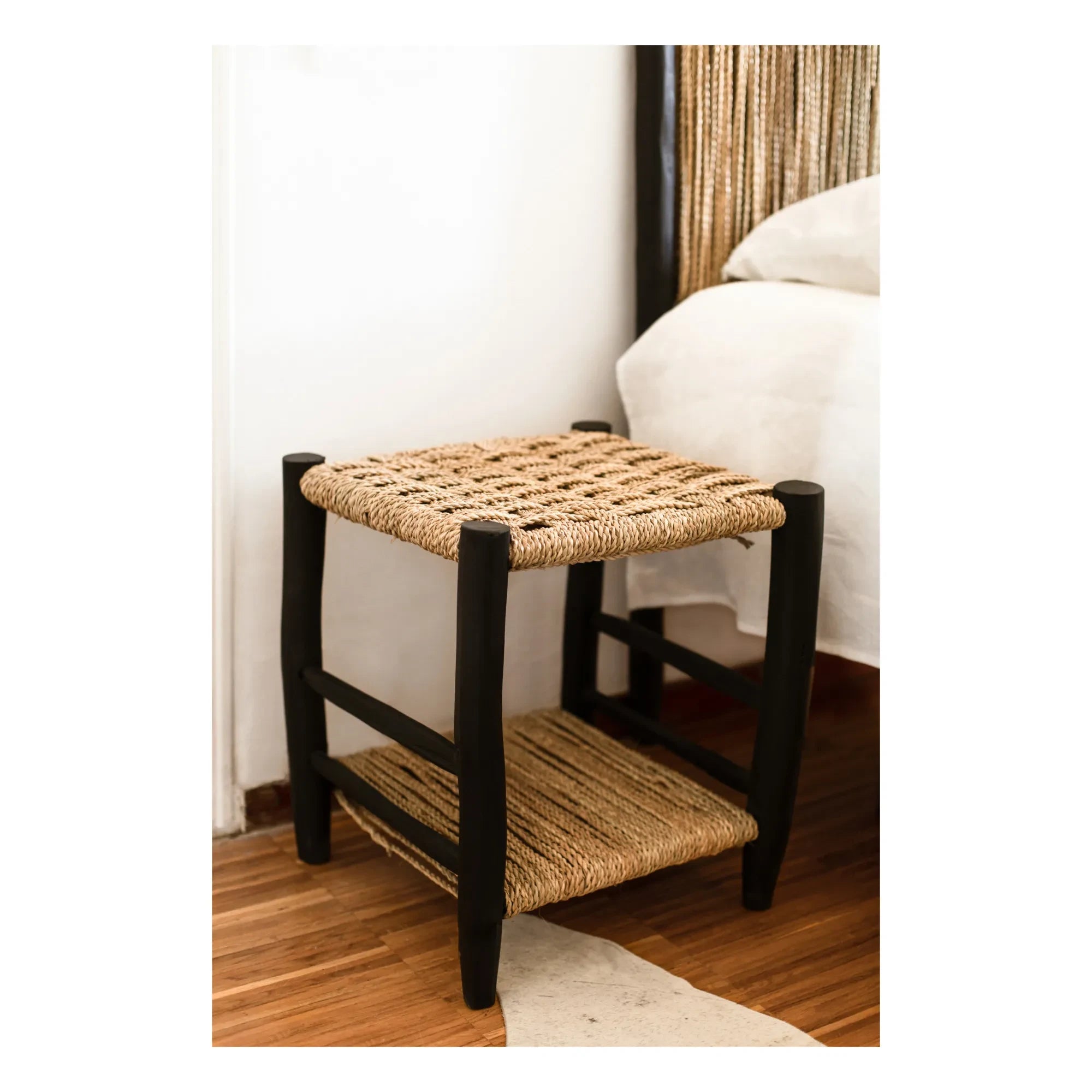 Cosydar - Mesita de Noche de Hoja de Palma y Madera Pintada | Negra