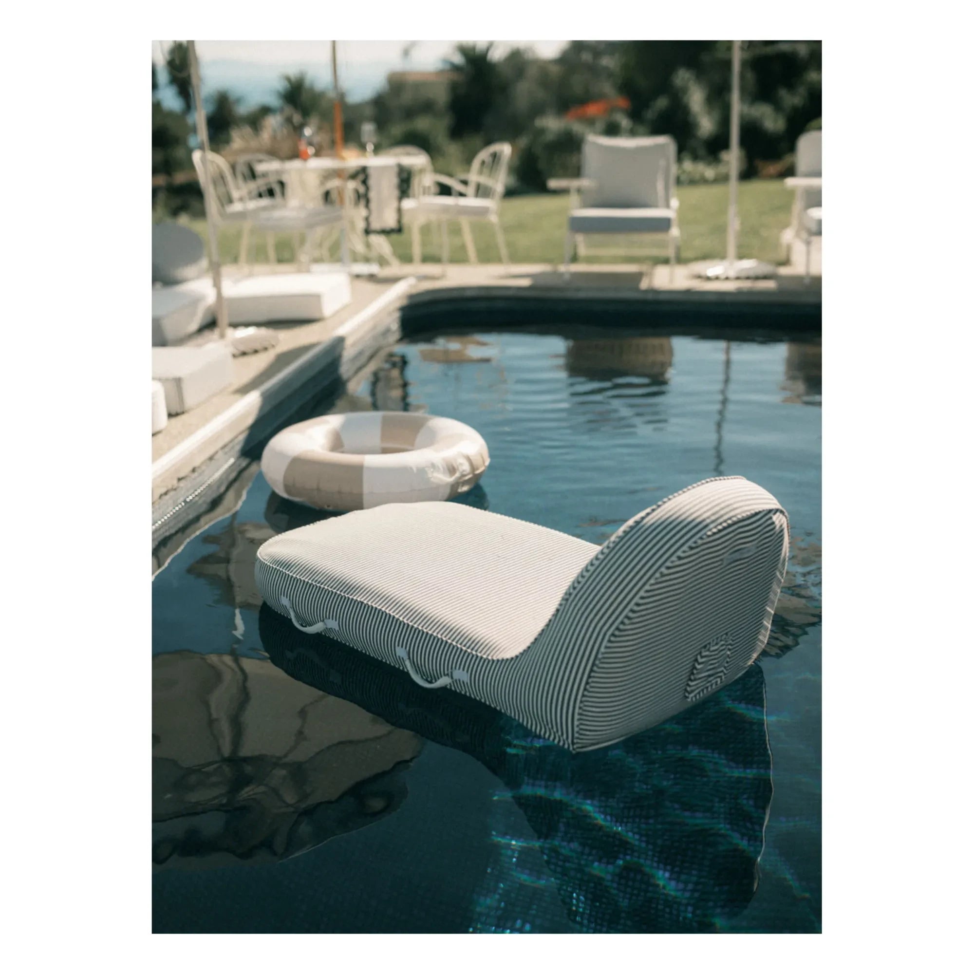 Business & Pleasure Co. - Colchoneta de piscina flotante | Azul marino