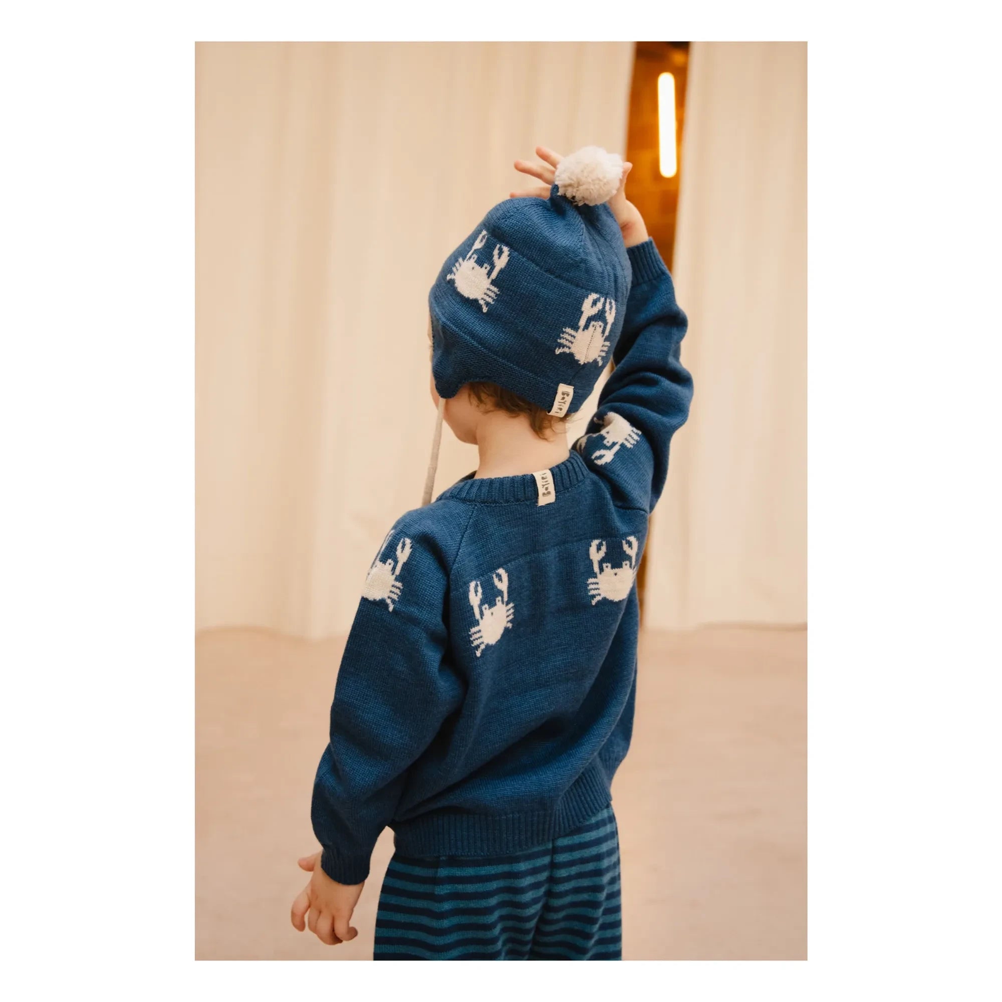 Bayiri - Gorro de lana merino "Dancing Crabs" | Azul