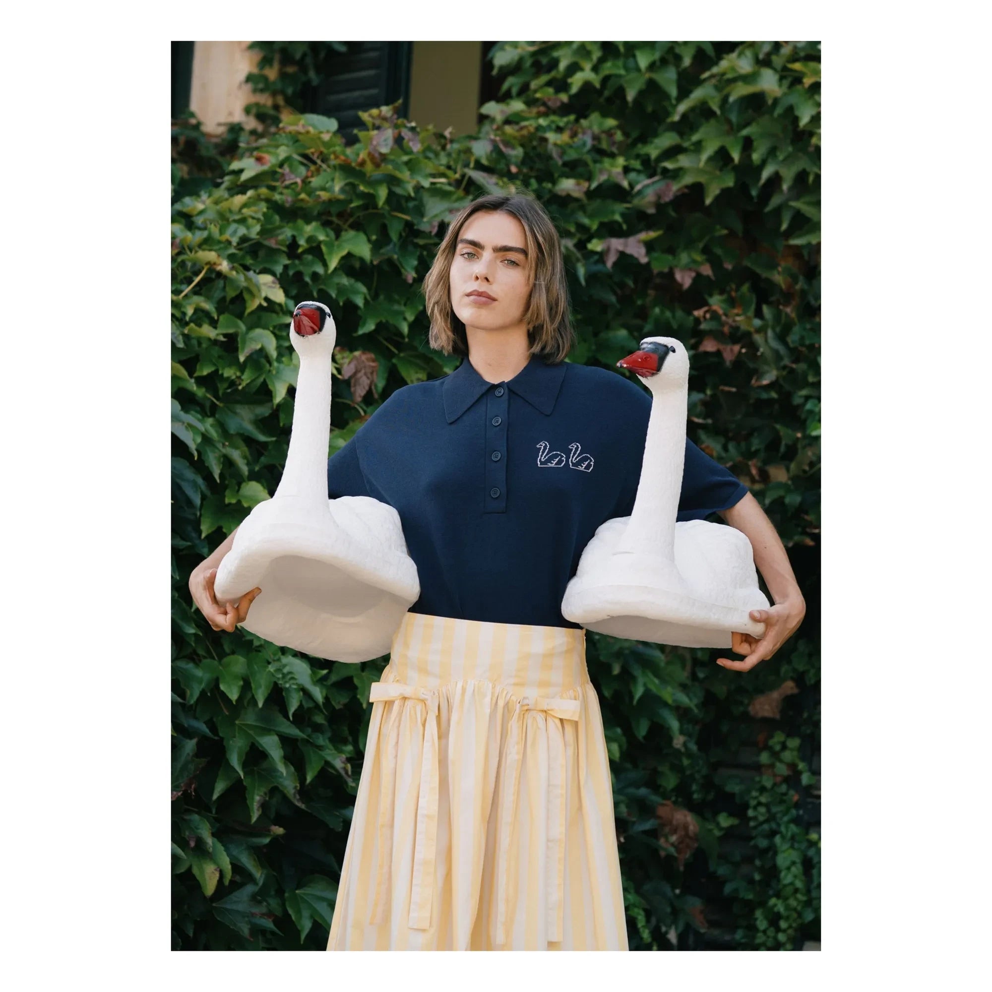The Tiny Big Sister - Polo de cisne de algodón | Azul marino