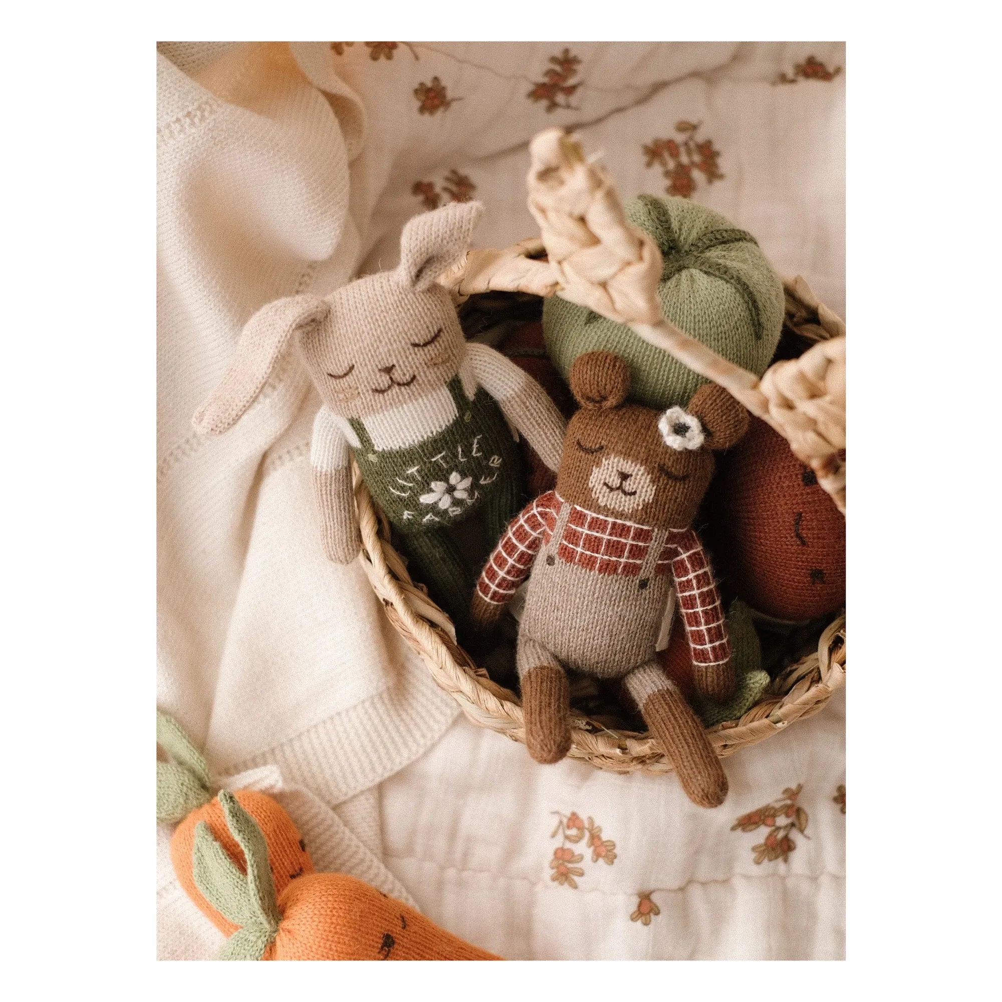 Main Sauvage - Peluche Conejo de granja | Verde