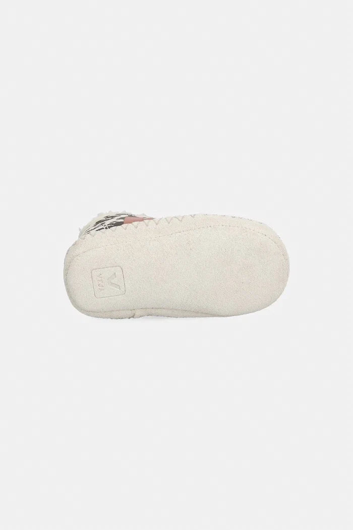 Zapatos de bebé de ante Veja