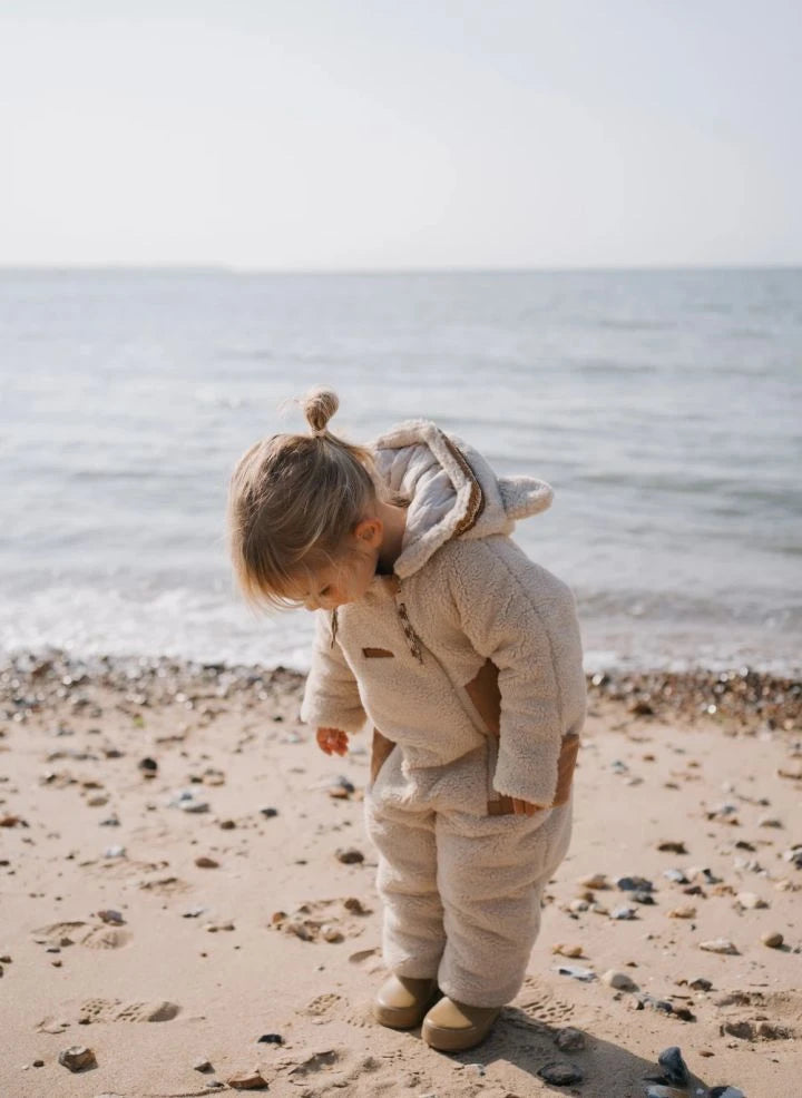 Töastie - Chaqueta impermeable Cloud Sherpa hecha de fibras recicladas | Arena