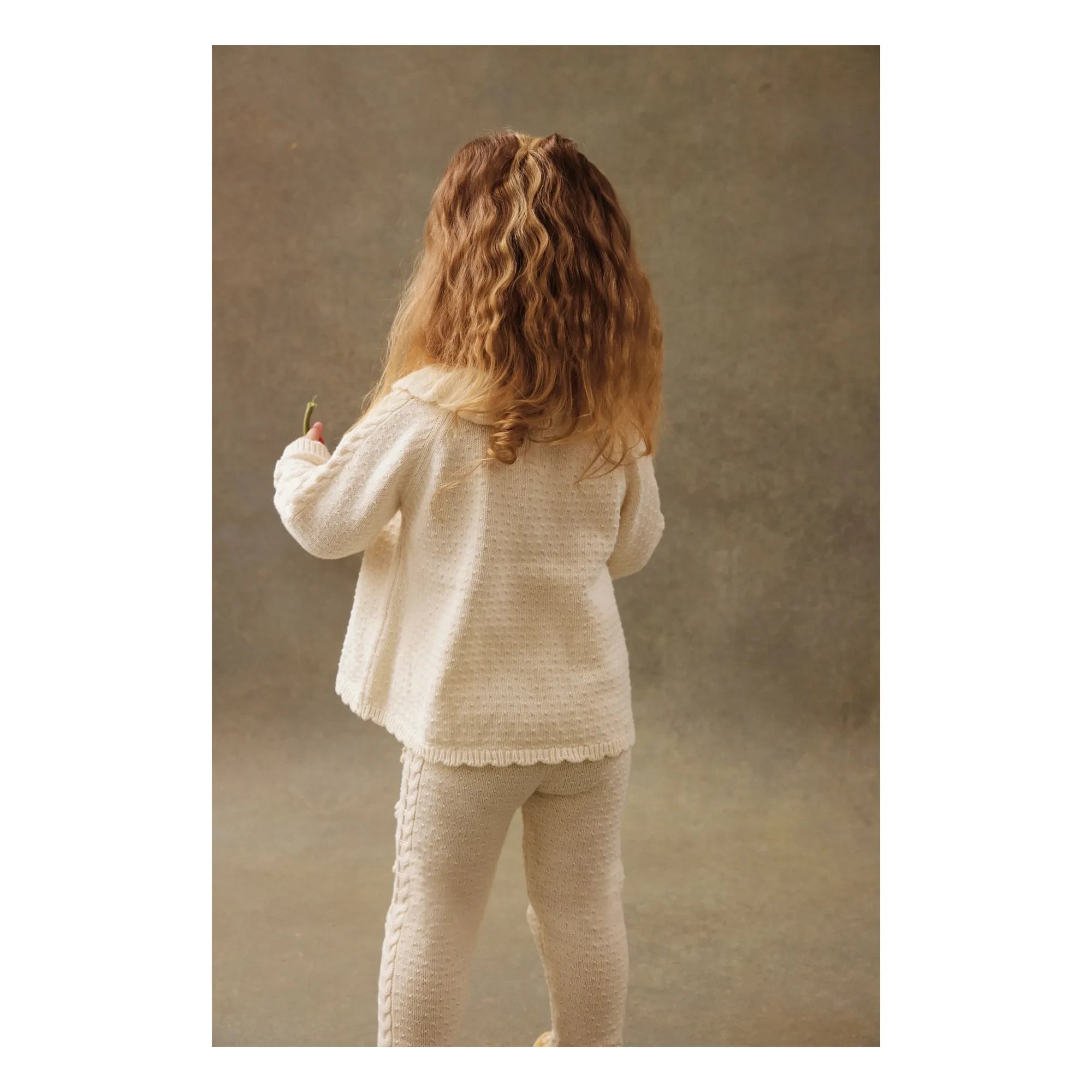 Louise Misha - Jersey de cuello con volantes Elvina | Crema