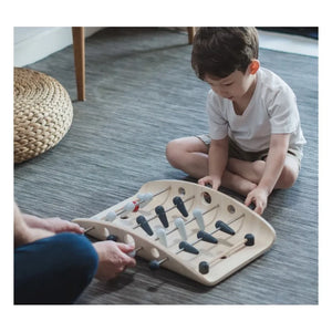 Plan Toys - Futbolín de madera