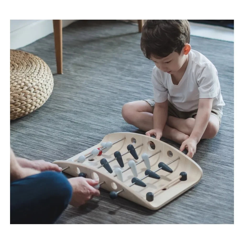 Plan Toys - Futbolín de madera
