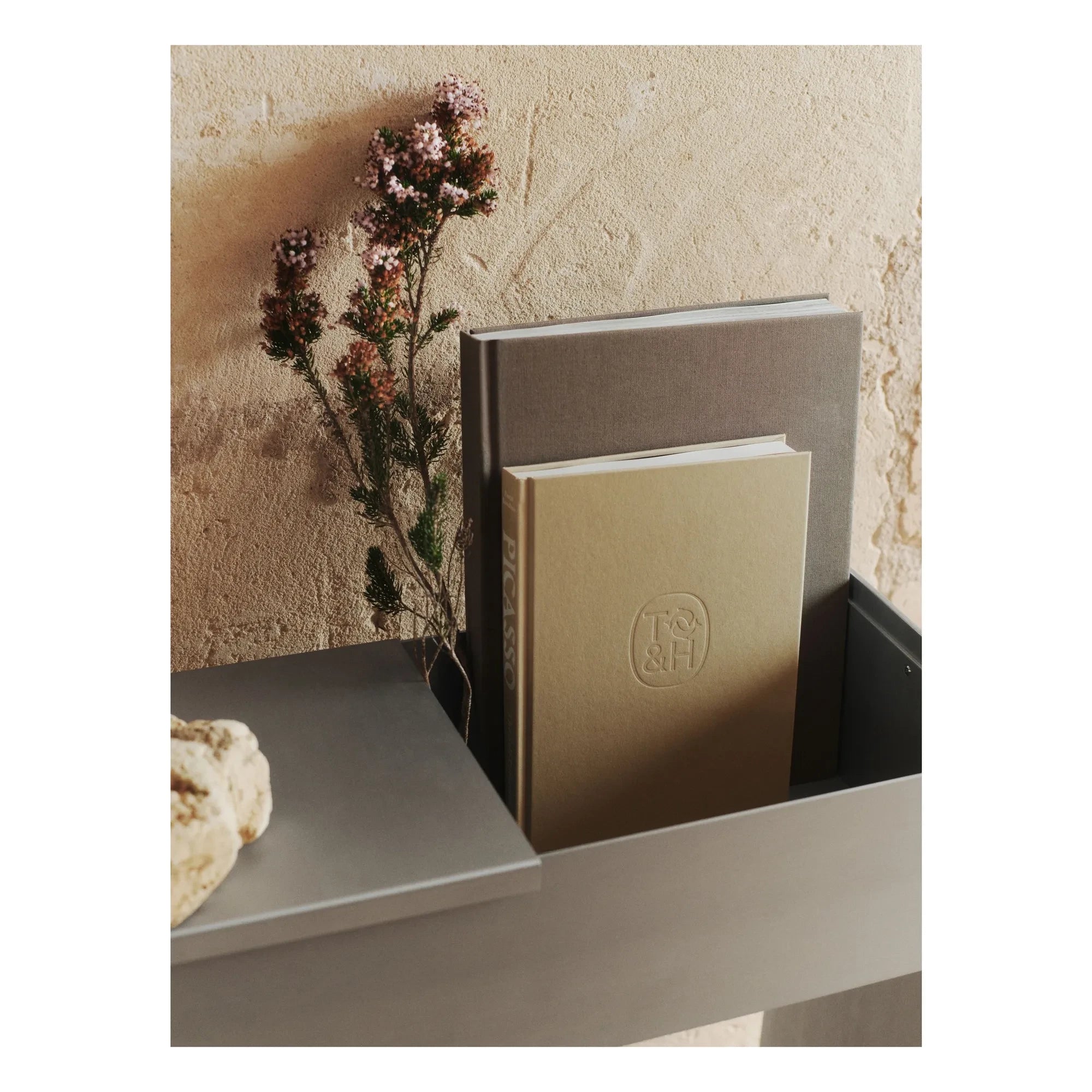 Ferm Living - Bandeja para estante de almacenamiento | Aluminio