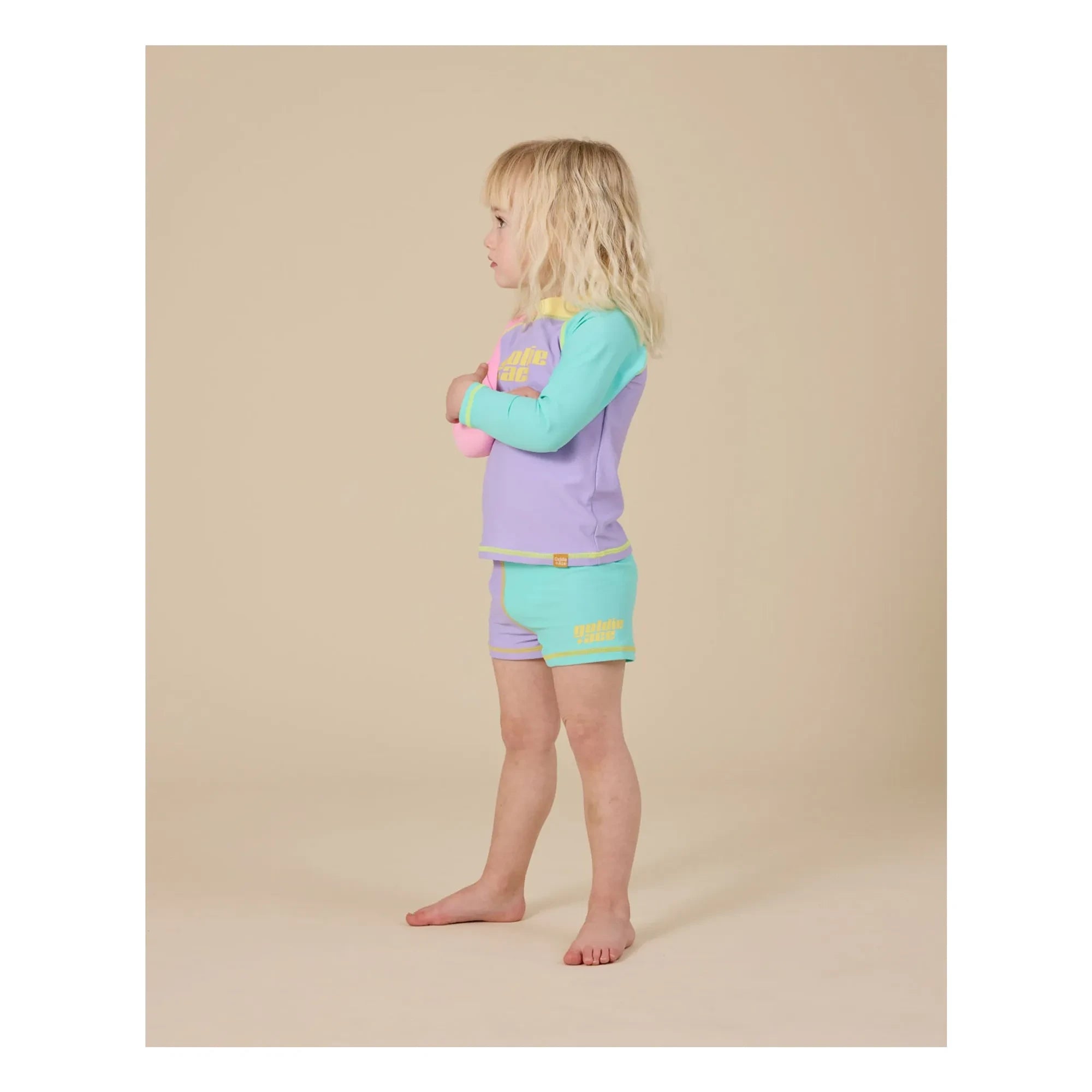 Goldie + Ace - Camiseta de baño con protección UV Paradise | Malva