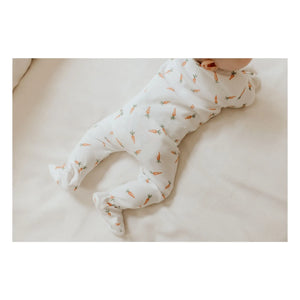 Petit Lem - Pijama con pies con zanahorias, algodón orgánico acanalado | Blanco