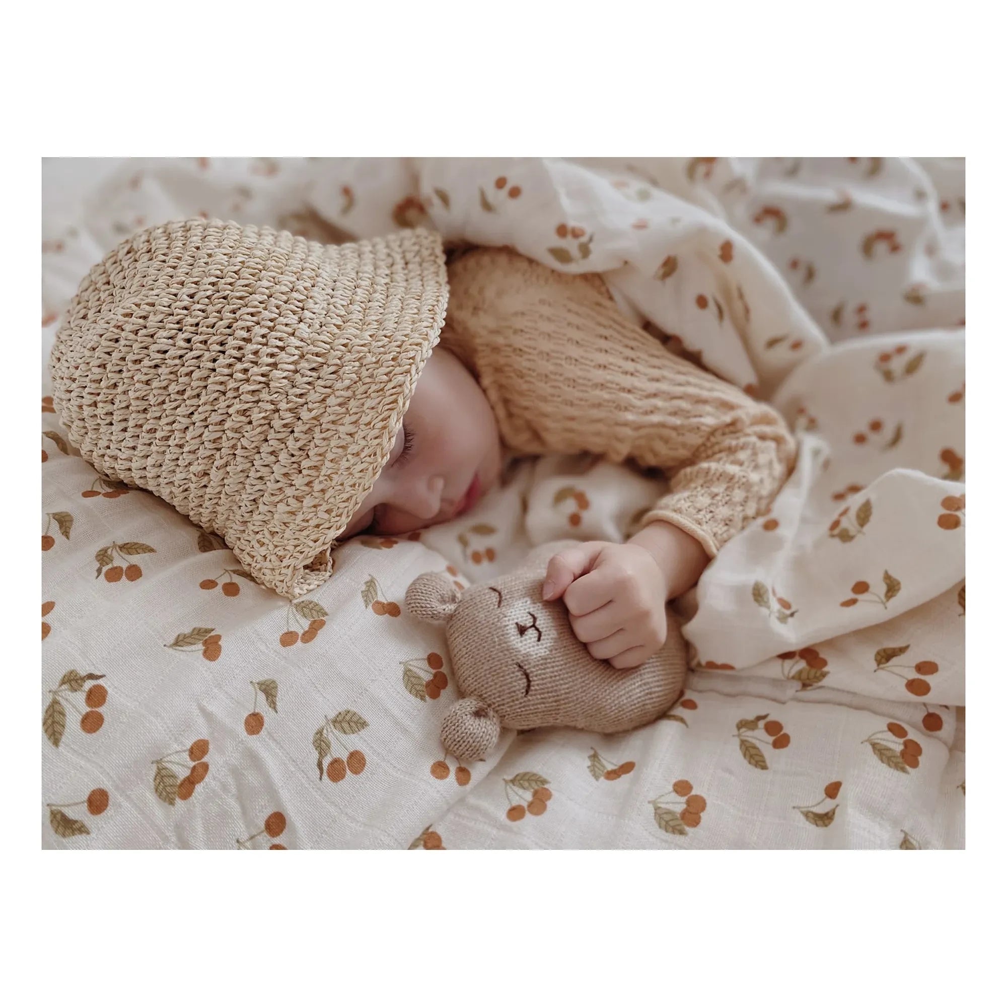 Main Sauvage - Sonajero de Peluche Osito de Arena