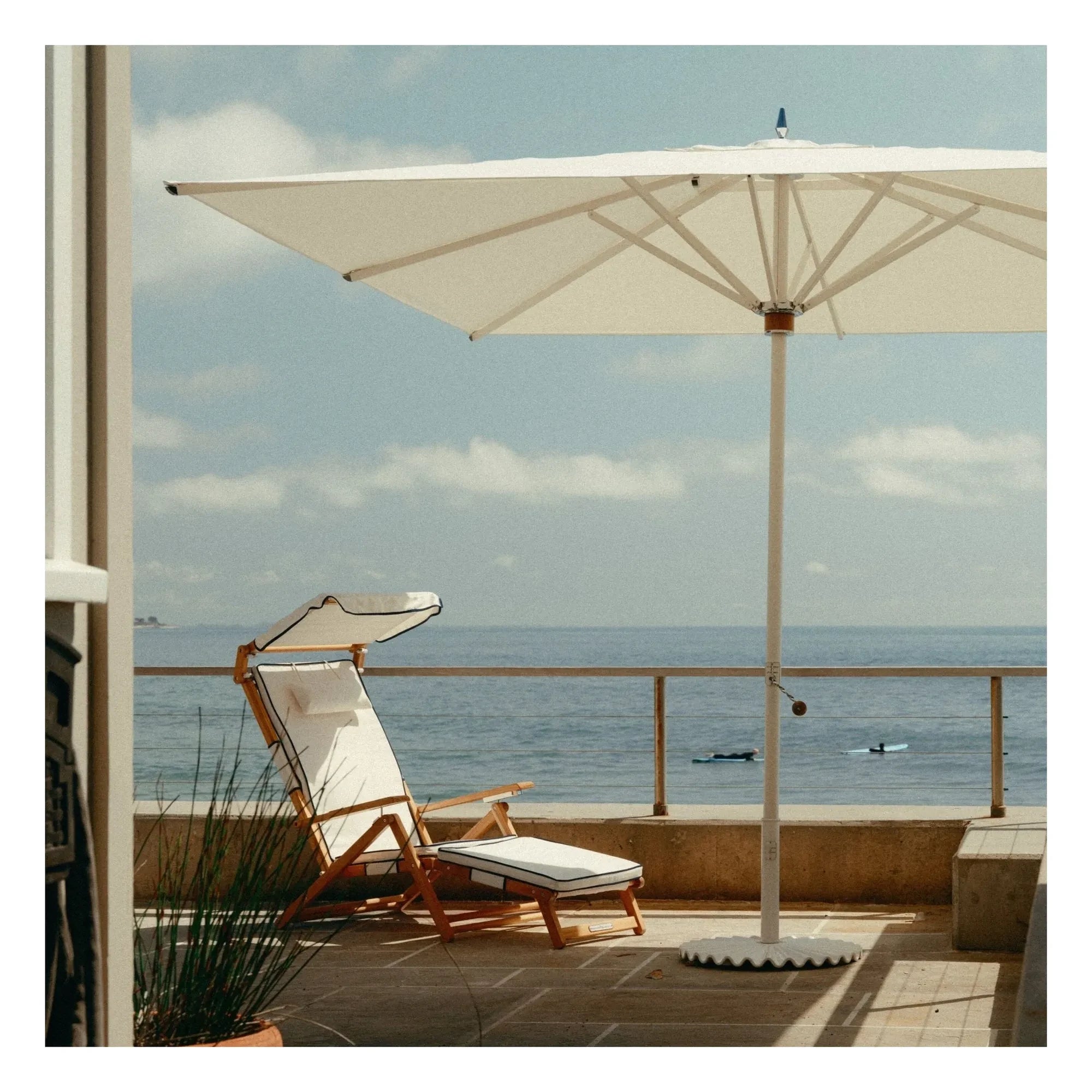 Business & Pleasure Co. - Tumbona Club | Blanca