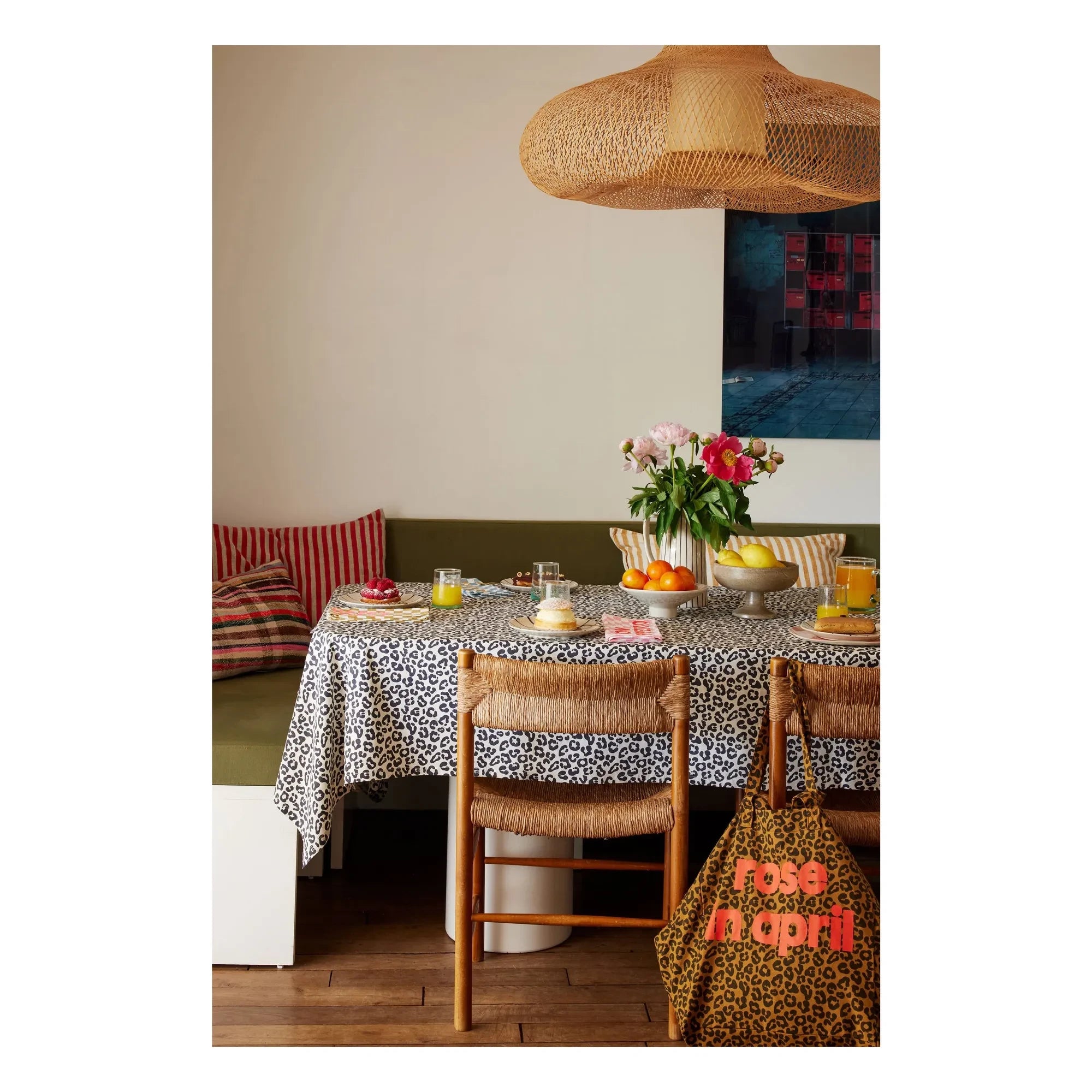 Rose in April - Thelma Graou mantel | Avena