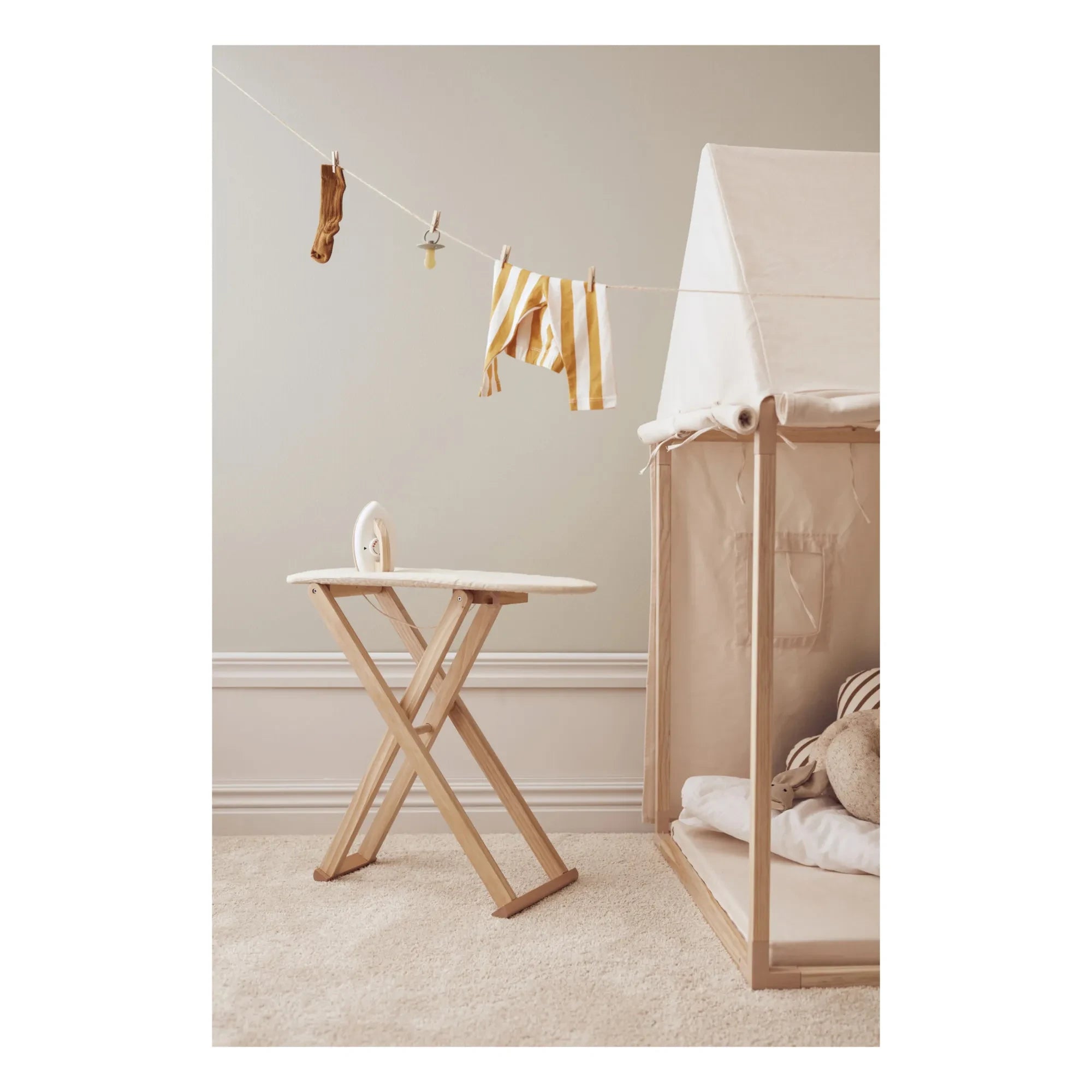 Kid's Concept - Plancha de juguete y tabla de planchar