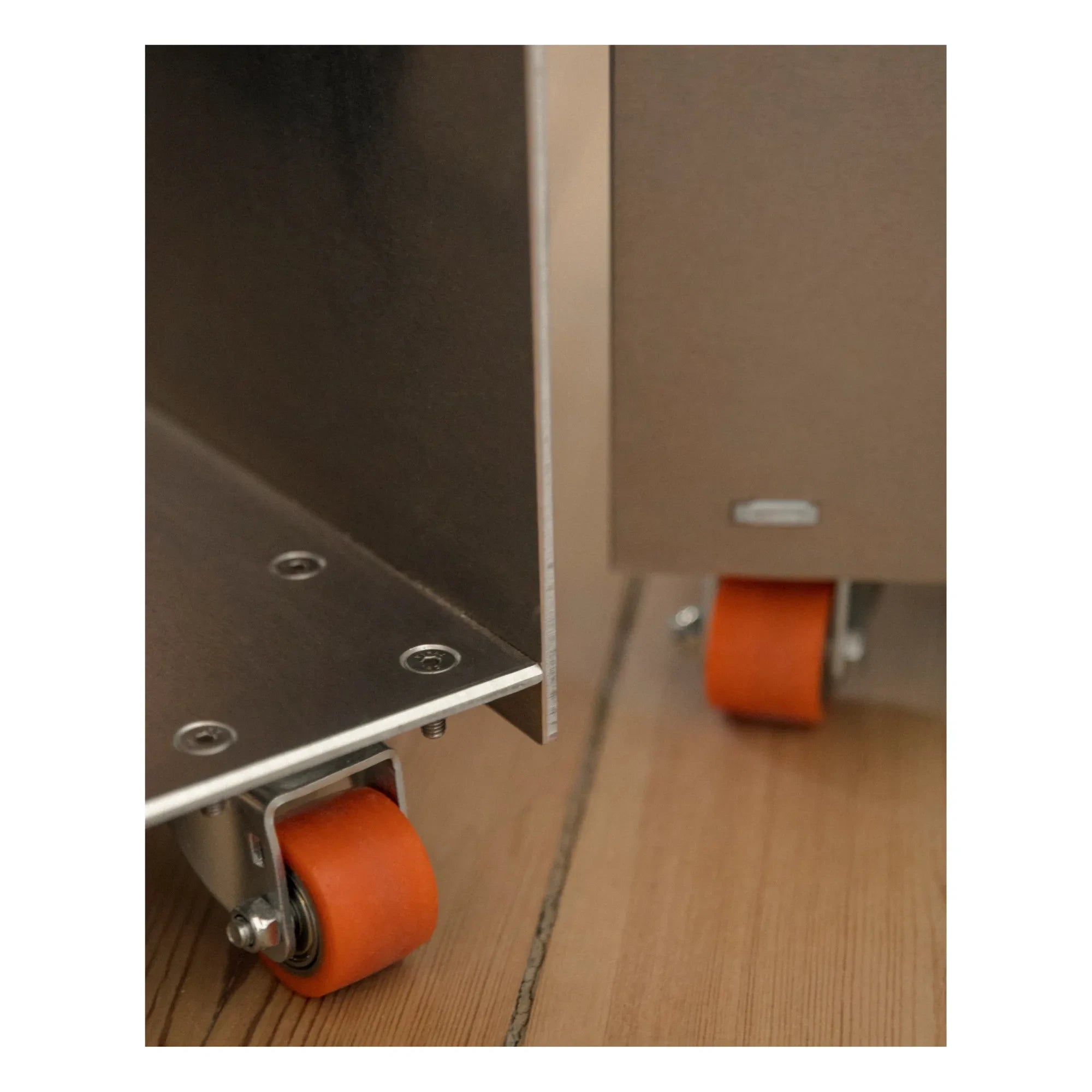 Frama - Mesa auxiliar de aluminio Rivet Box