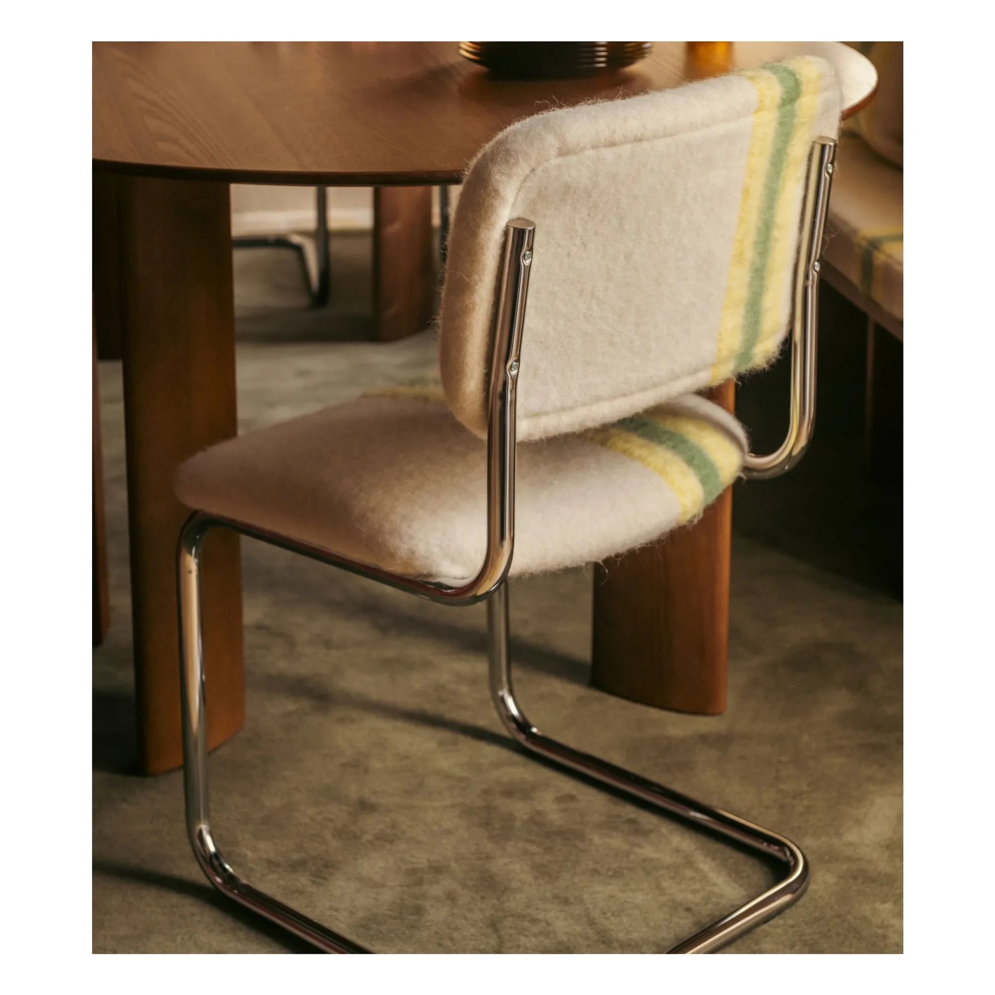 The Socialite Family - Silla Classica de tela de mohair a rayas | Amarillo