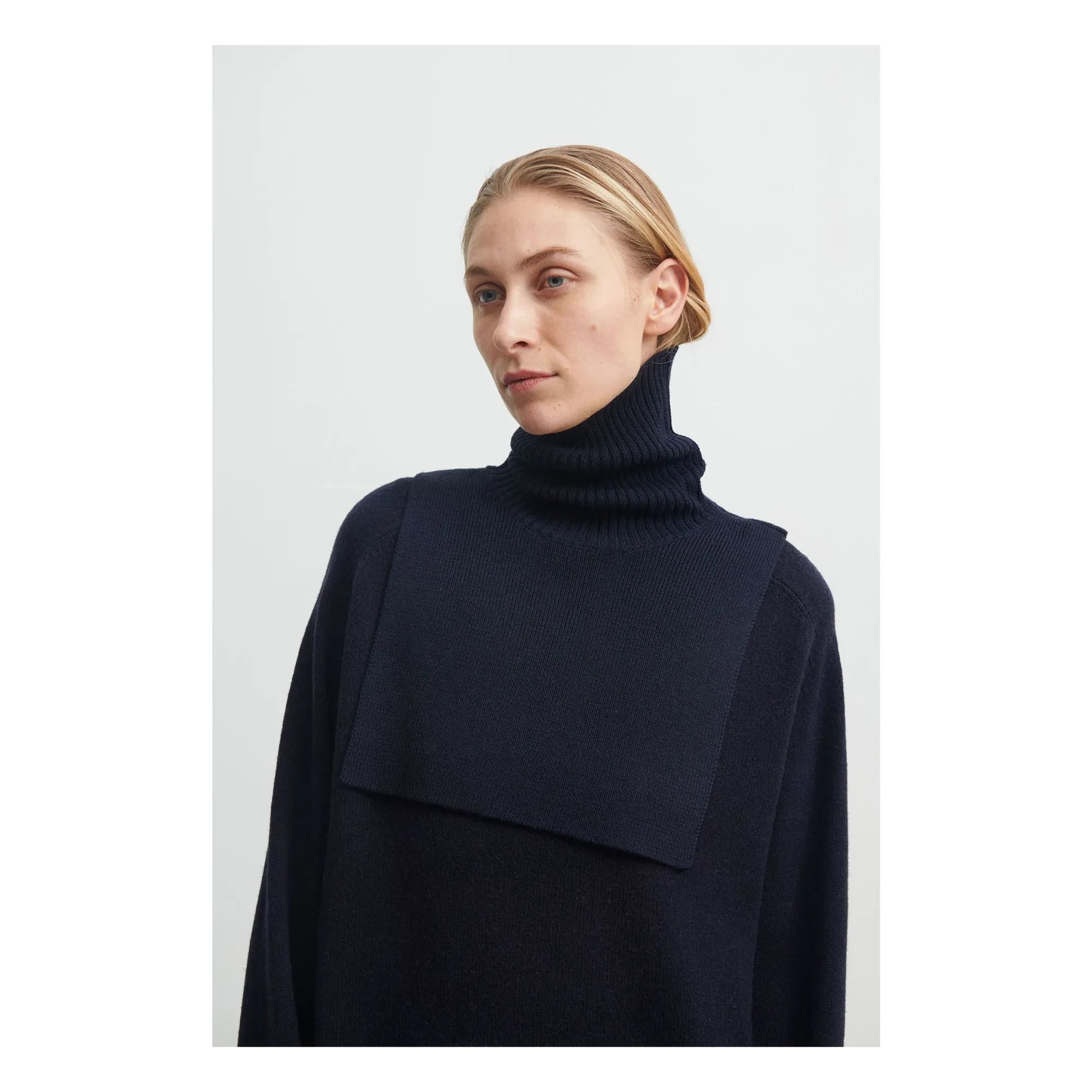 FUB - Cuello de lana merina - Colección de mujer | Azul marino