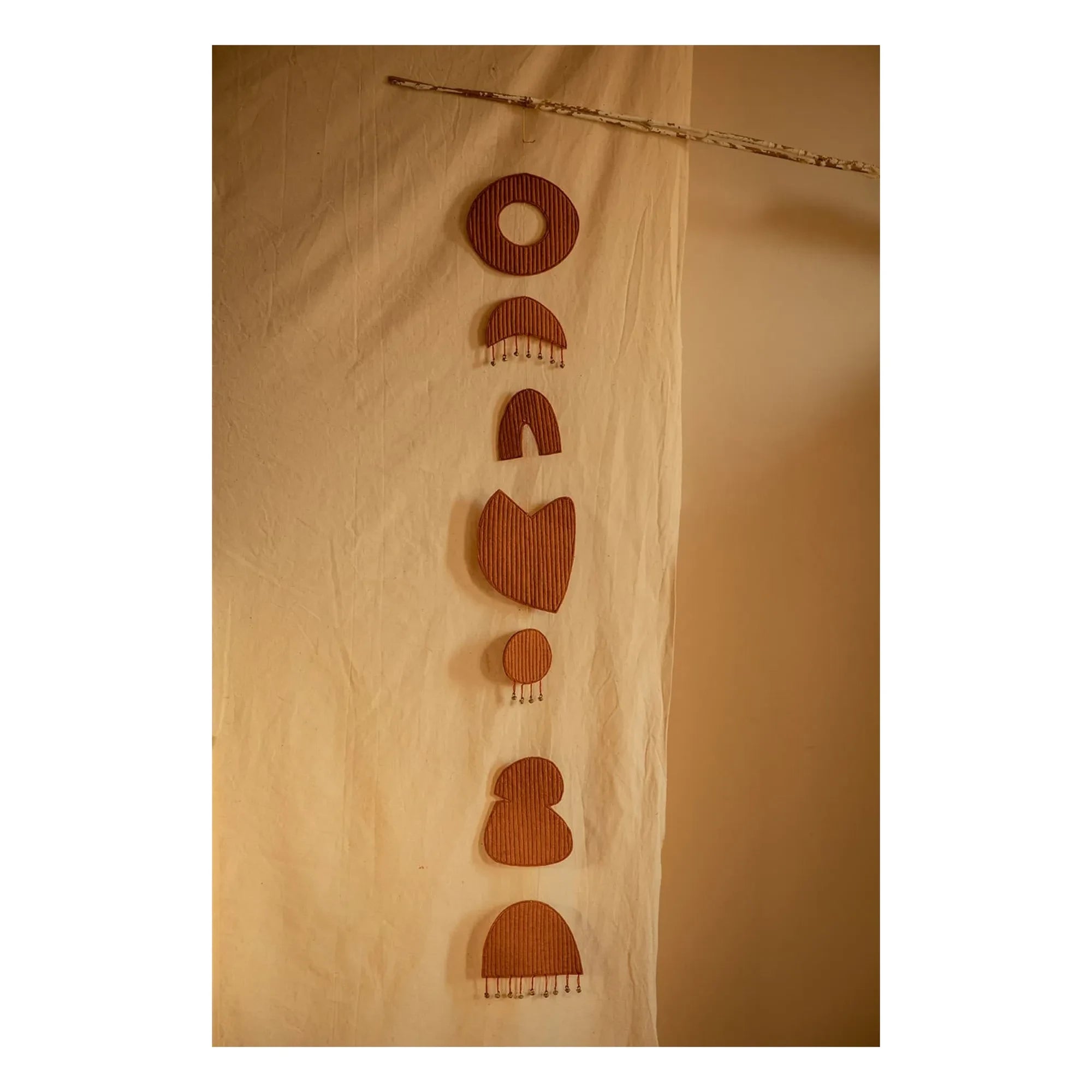 Muskhane - Móvil Chakra de fieltro acolchado | Caramelo