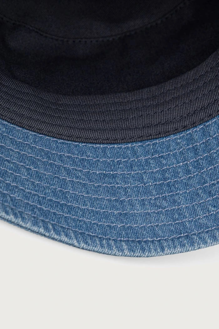 Sombrero tipo bucket de denim para mujer Coach