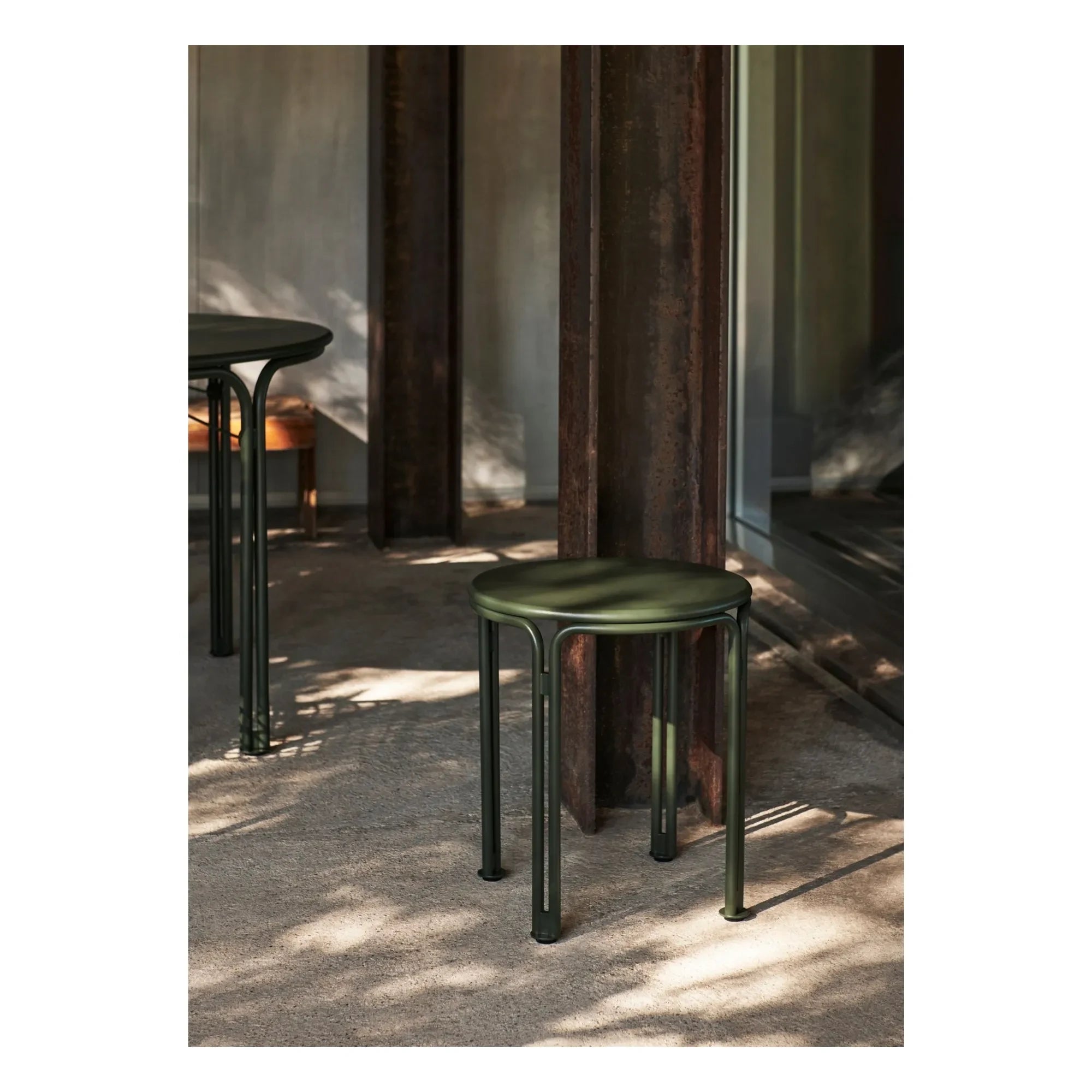 & Tradition - Mesa auxiliar Thorvald SC102, Space Copenhagen | Verde oscuro