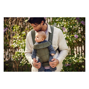 BabyBjörn - Mochila portabebé Mini de algodón | Verde oscuro