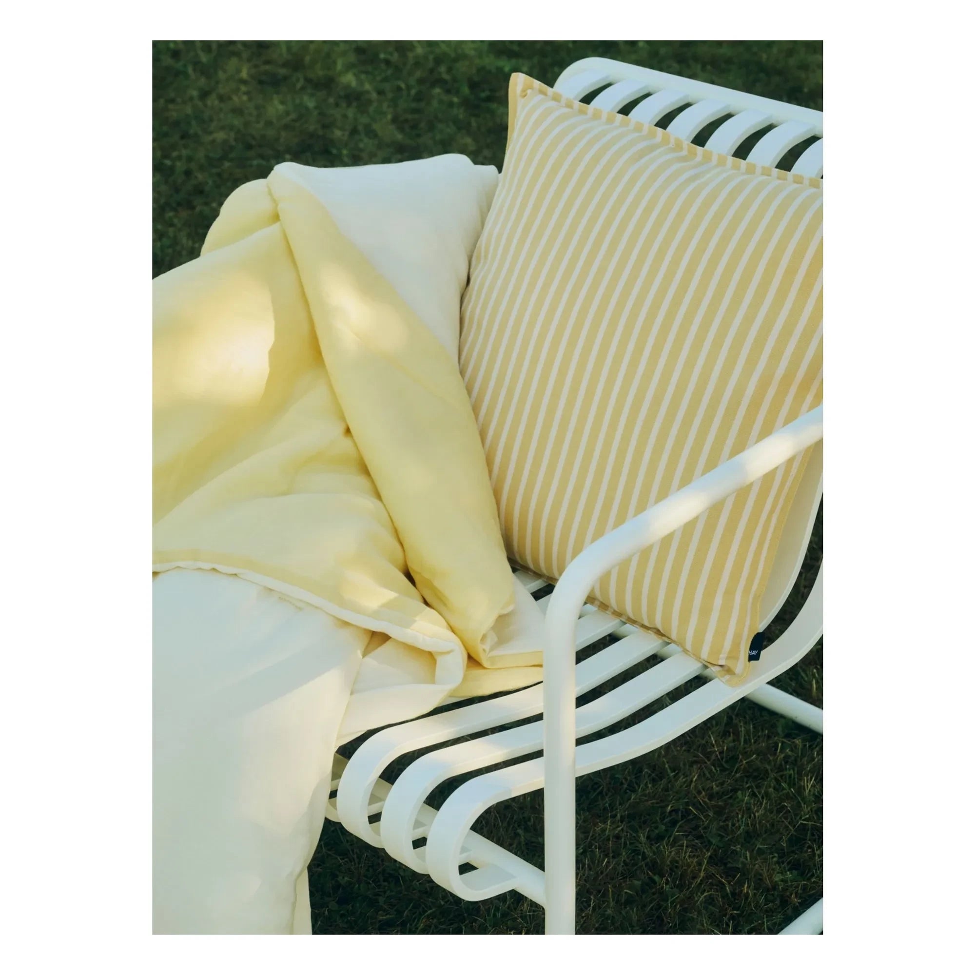 Hay - Cojín de rayas para exterior Terrazza | Amarillo