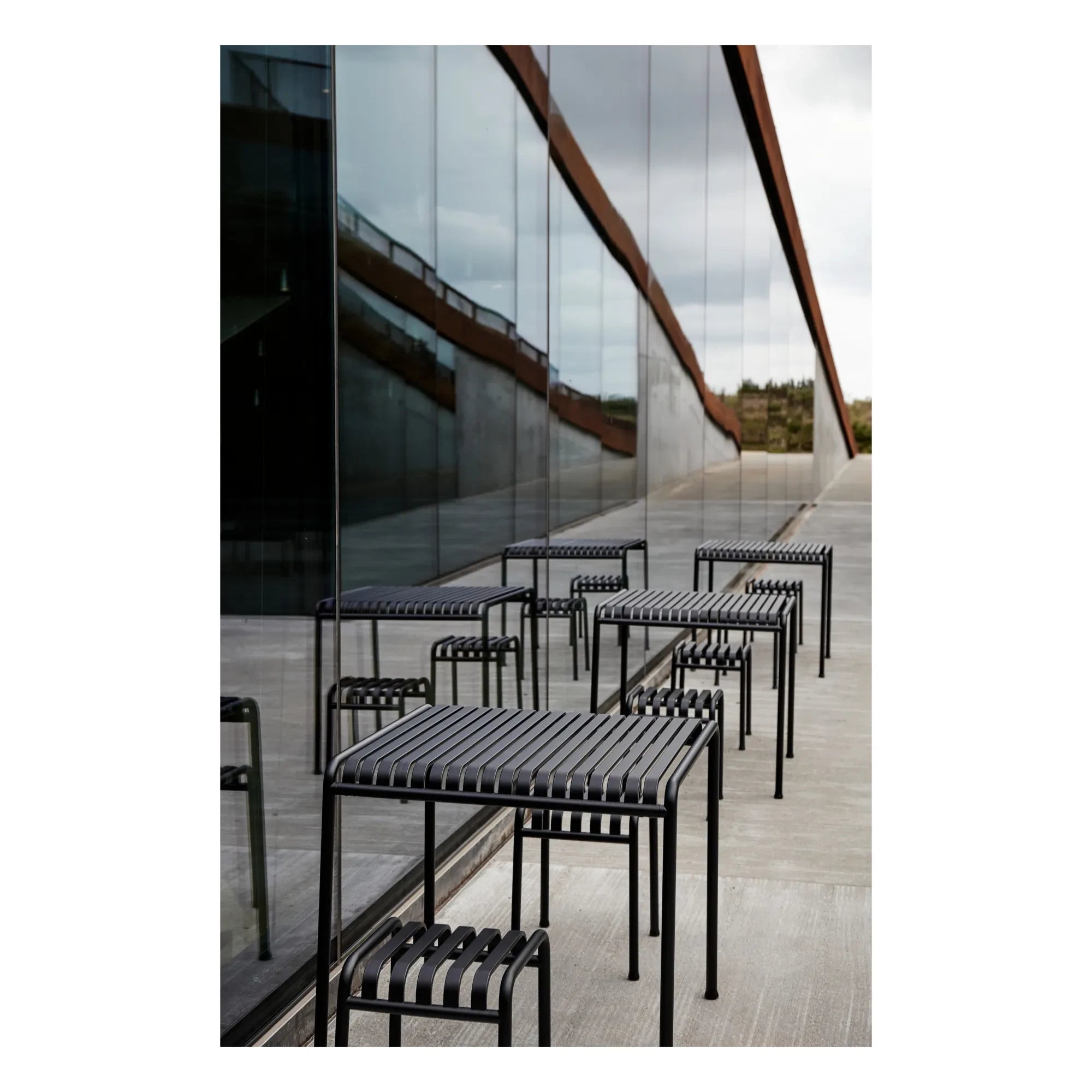 Hay - Mesa Palissade diseñada por Ronan y Erwan Bouroullec - 82,5 x 90 cm | Gris carbón